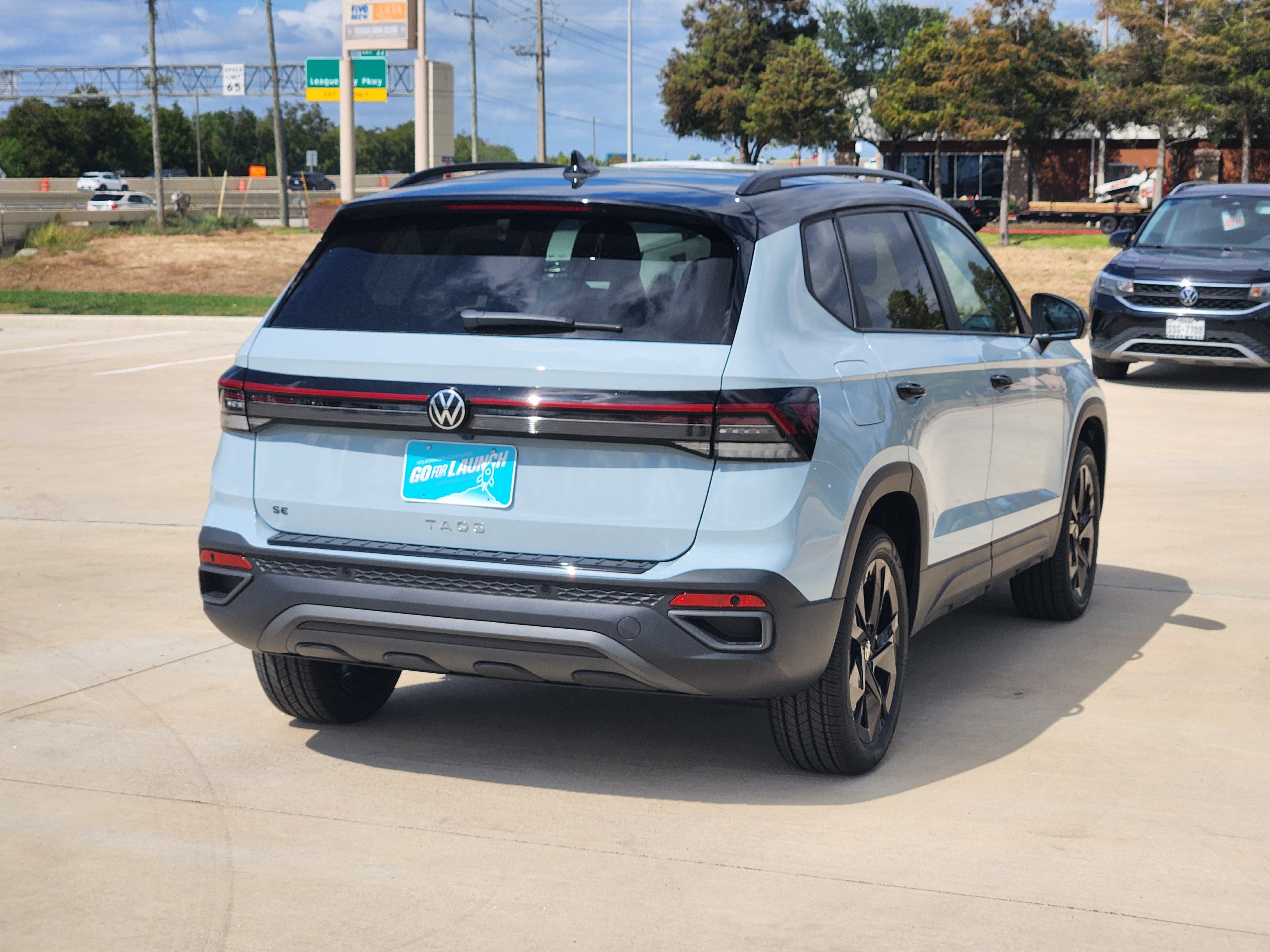 2027 Volkswagen Taos SE Black