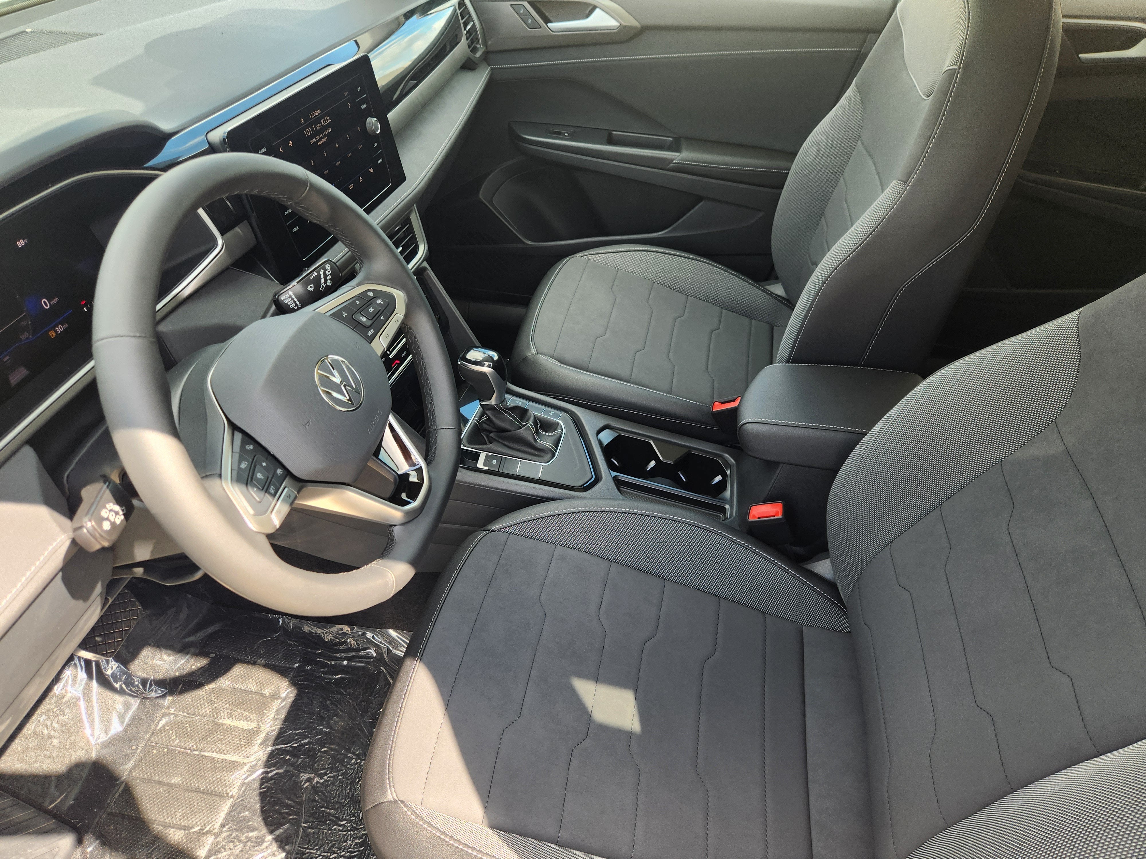 2027 Volkswagen Taos SE Black