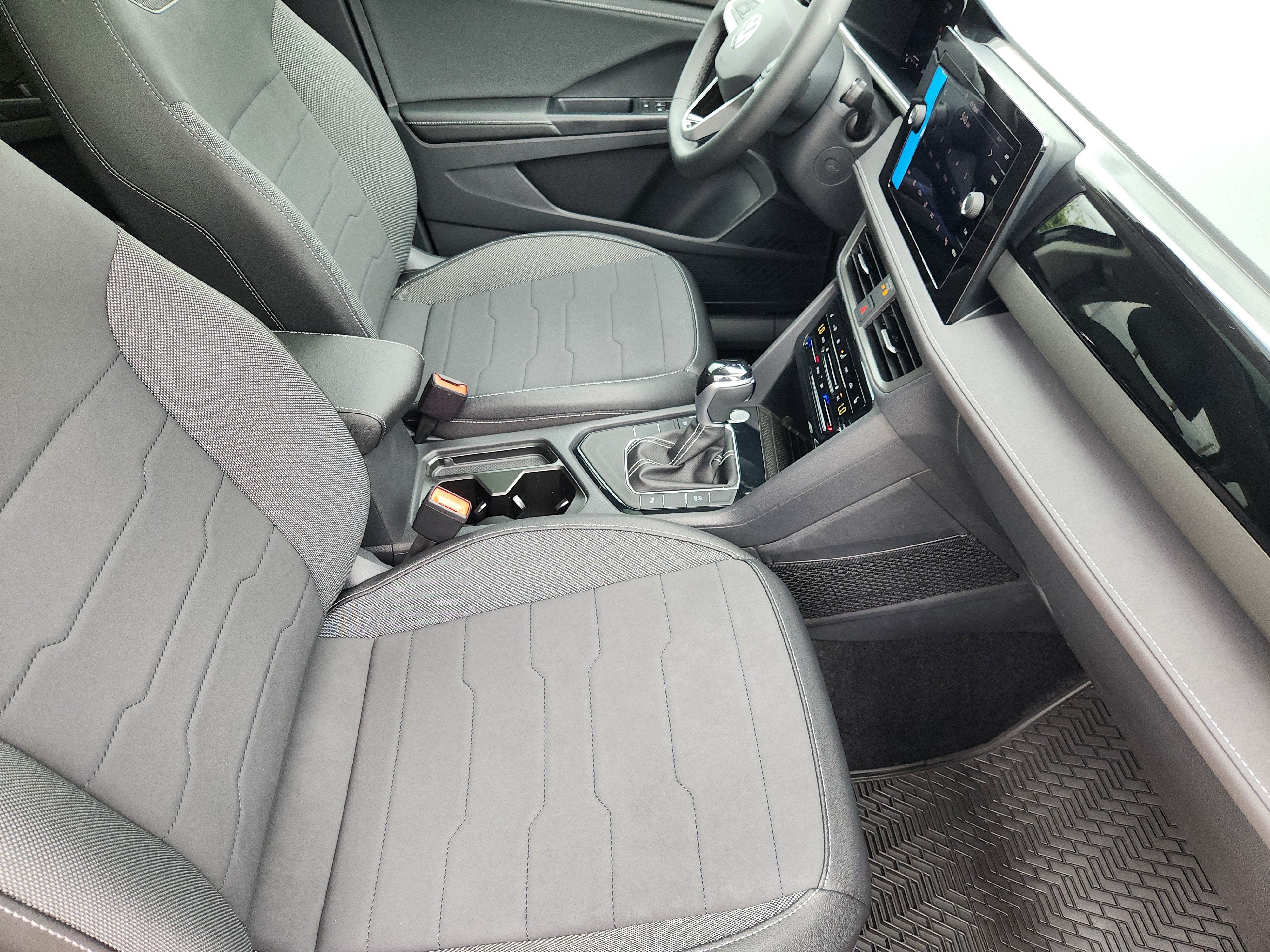 2027 Volkswagen Taos SE Black