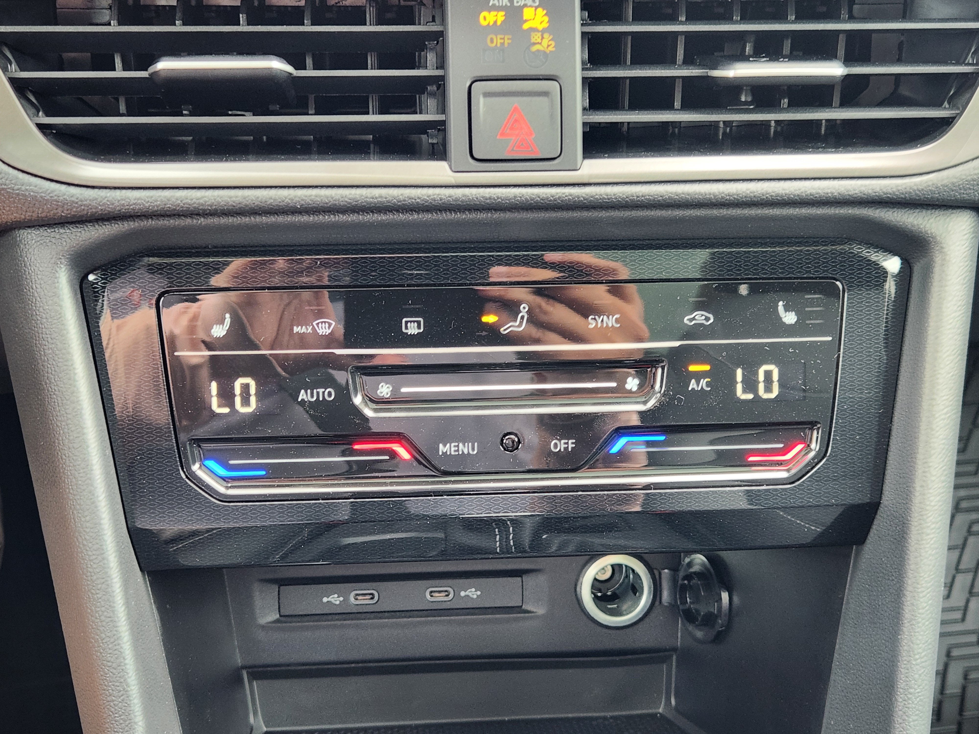 2027 Volkswagen Taos SE Black