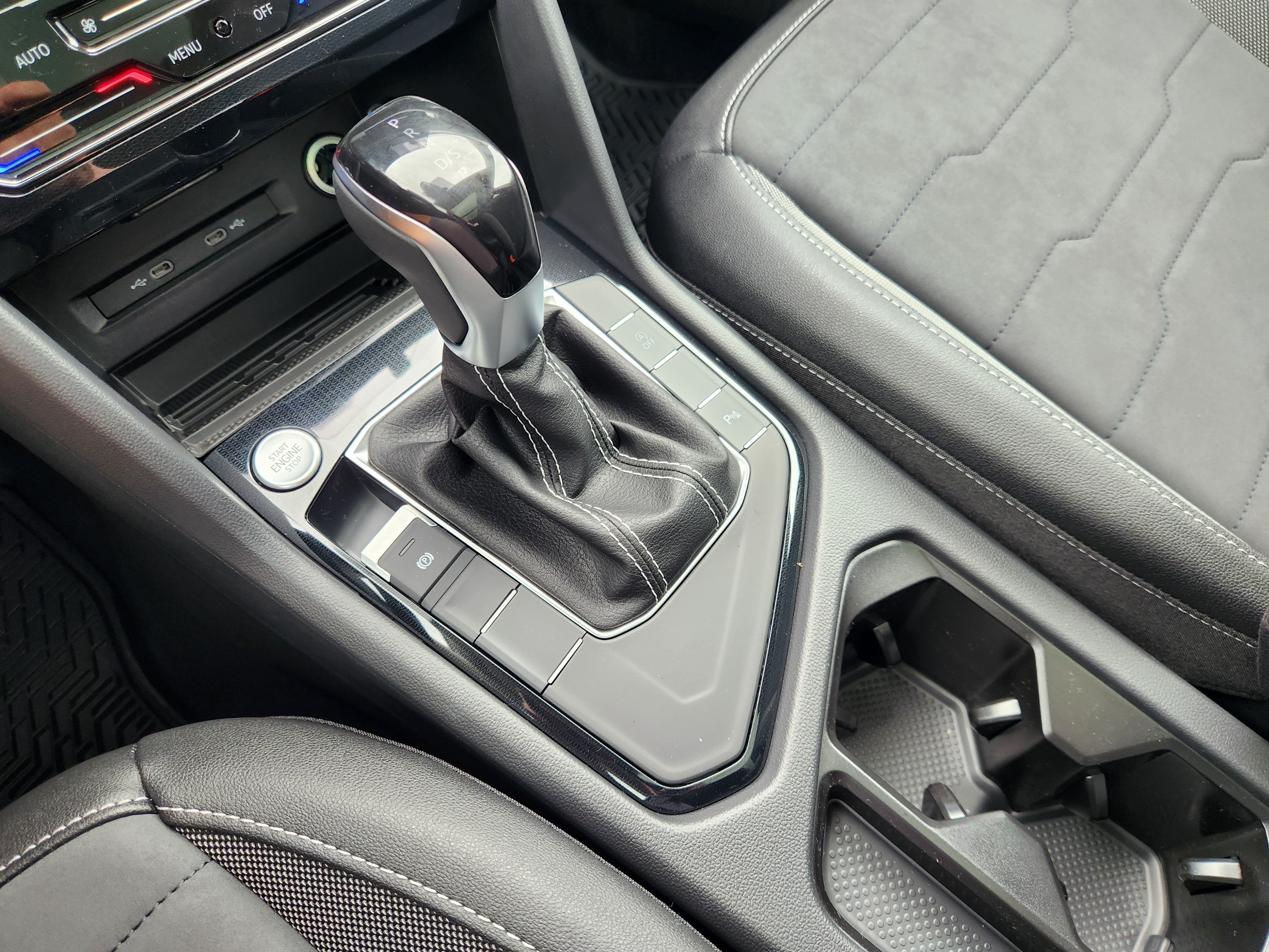 2027 Volkswagen Taos SE Black