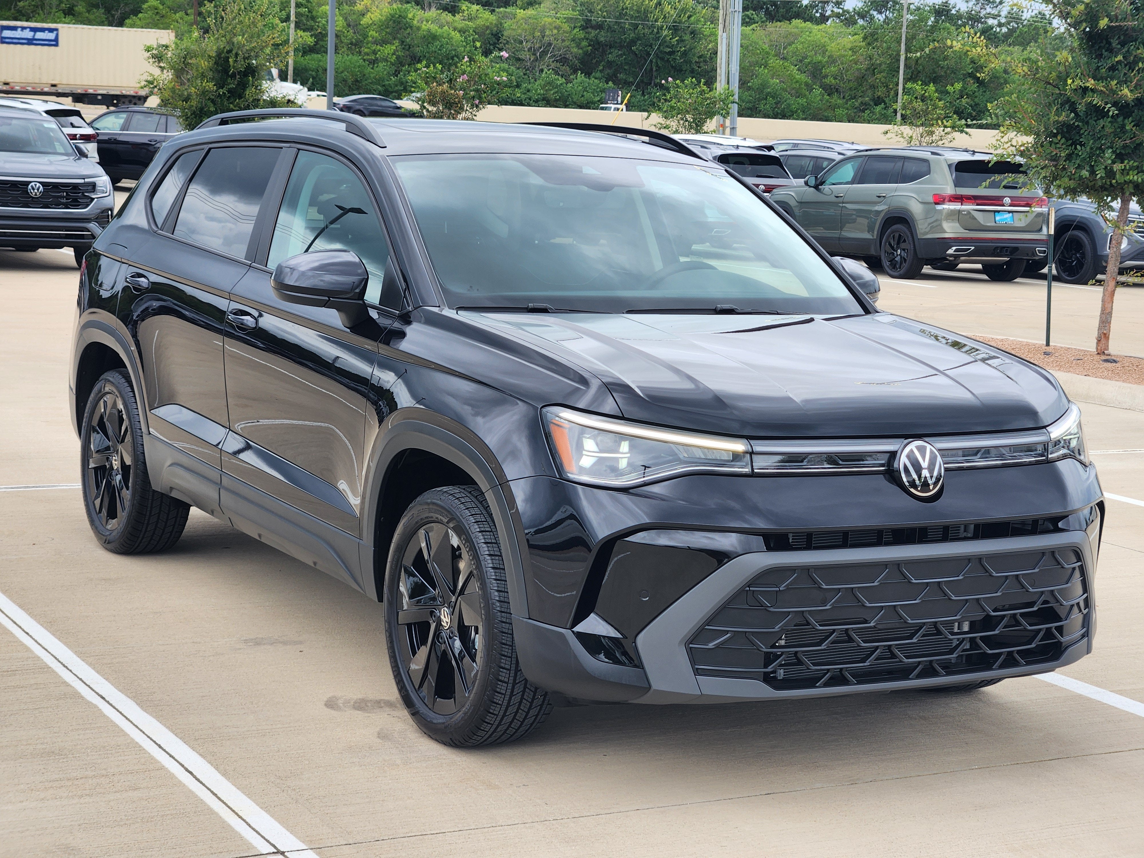 2027 Volkswagen Taos SE Black