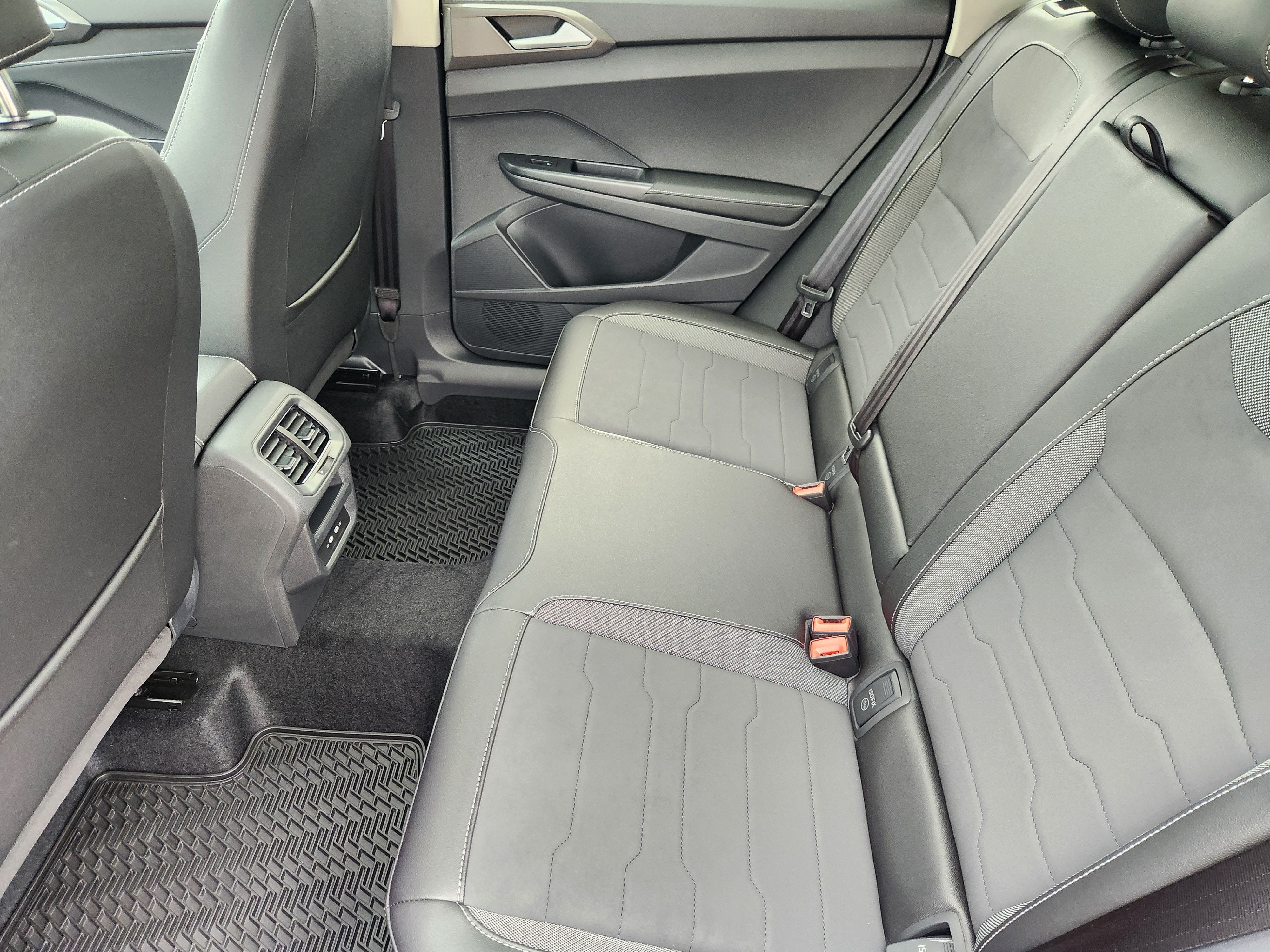 2027 Volkswagen Taos SE Black