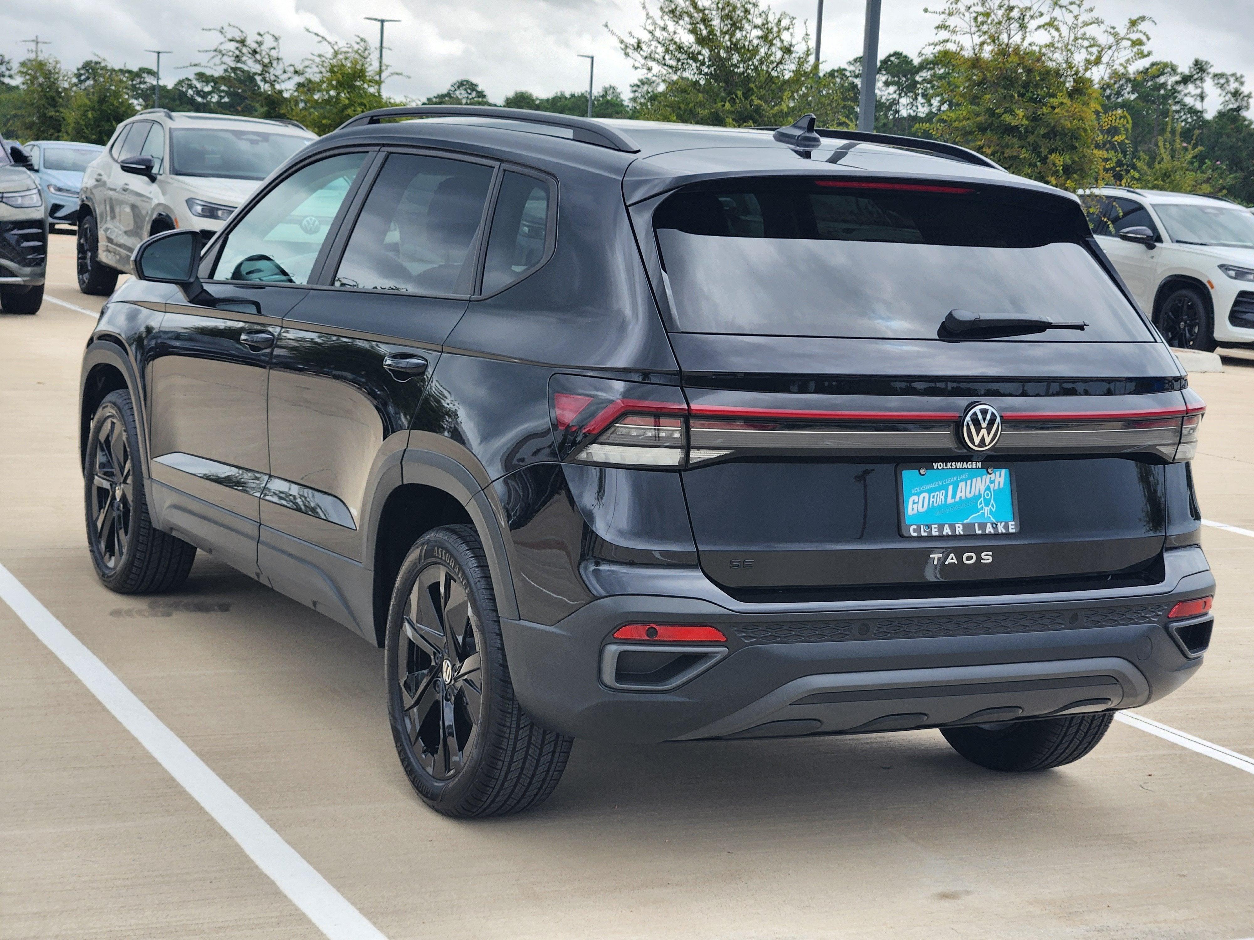 2027 Volkswagen Taos SE Black