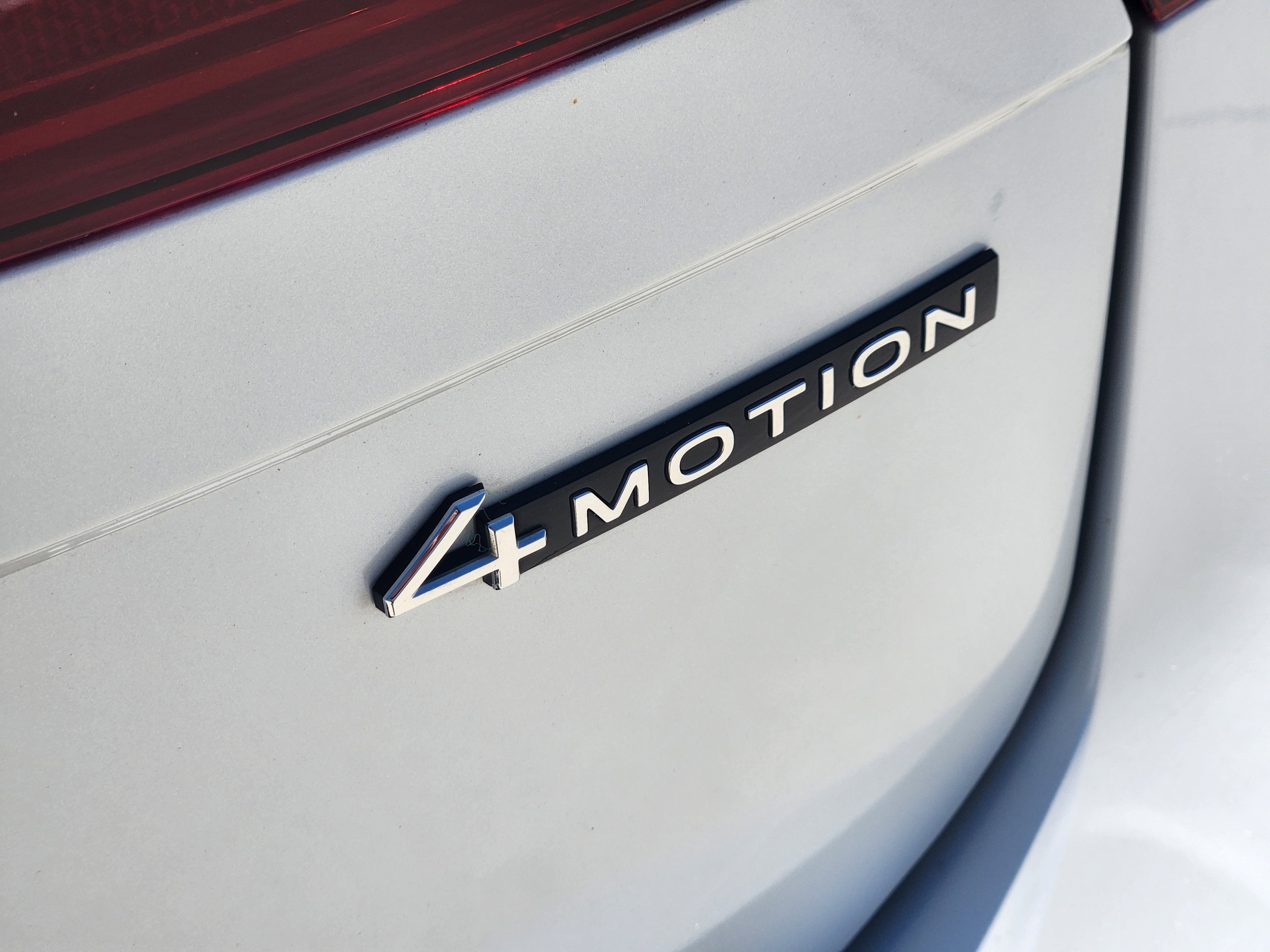 2024 Volkswagen Tiguan SEL R-Line