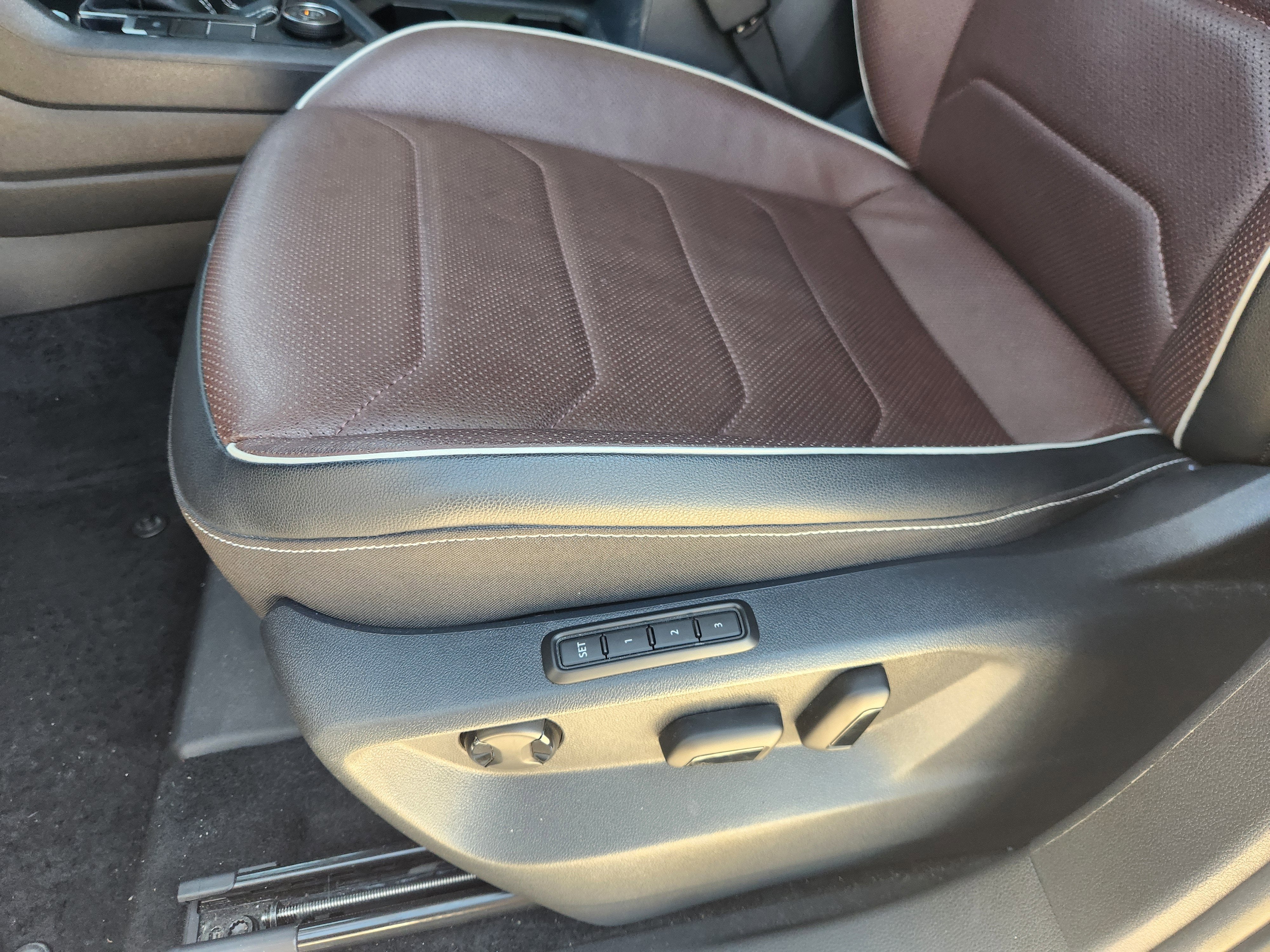 2024 Volkswagen Tiguan SEL R-Line