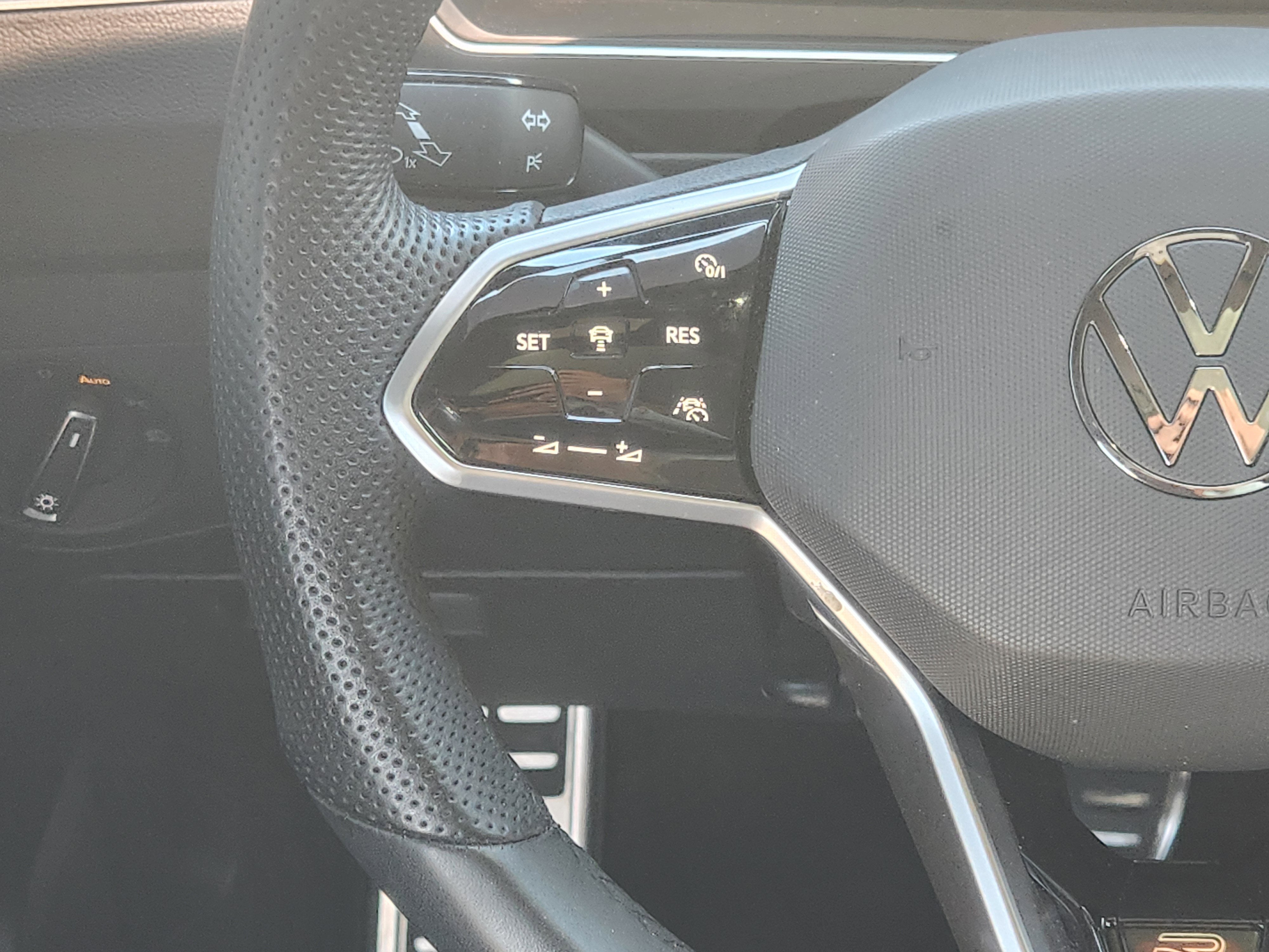 2024 Volkswagen Tiguan SEL R-Line