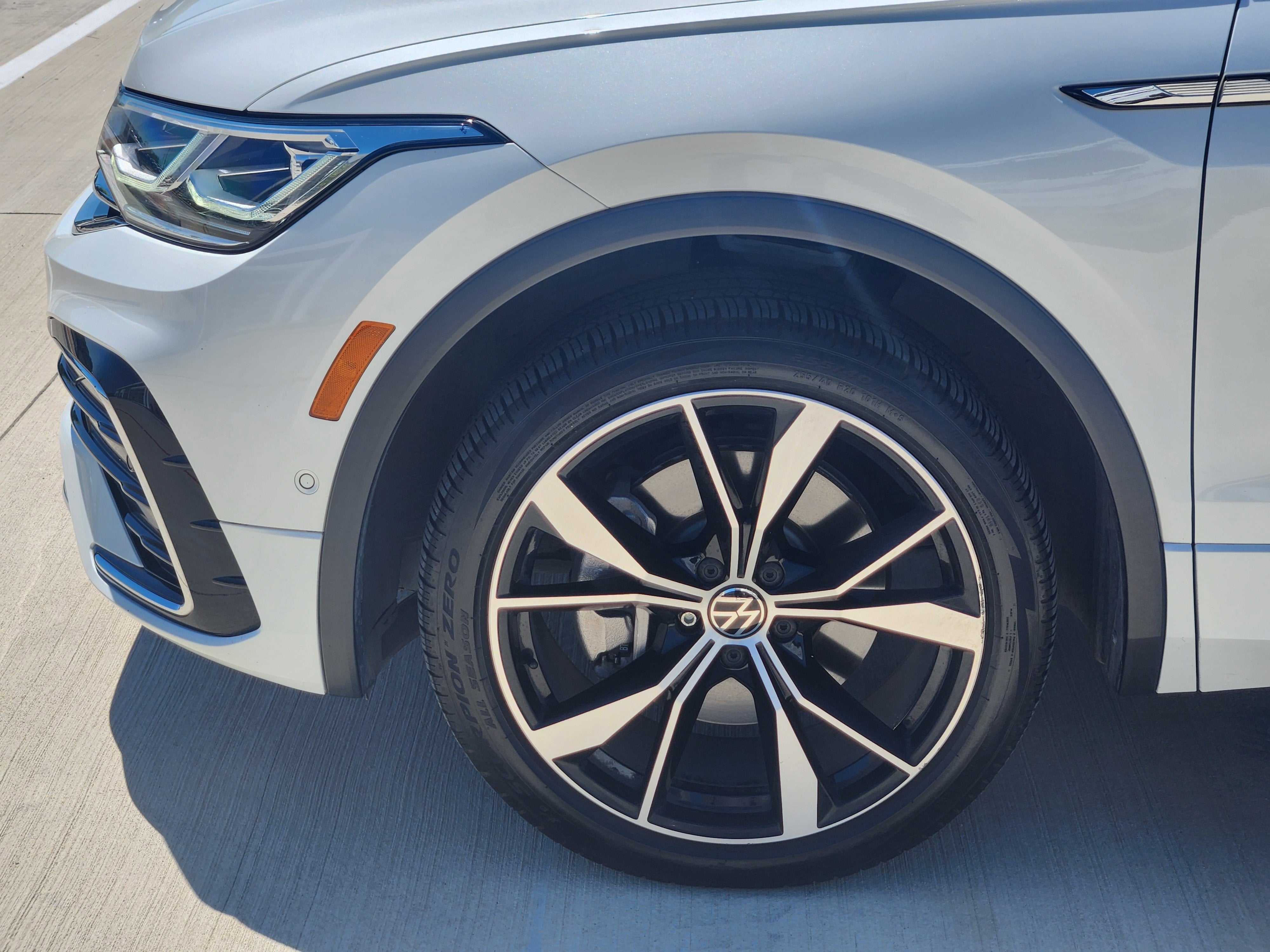 2024 Volkswagen Tiguan SEL R-Line