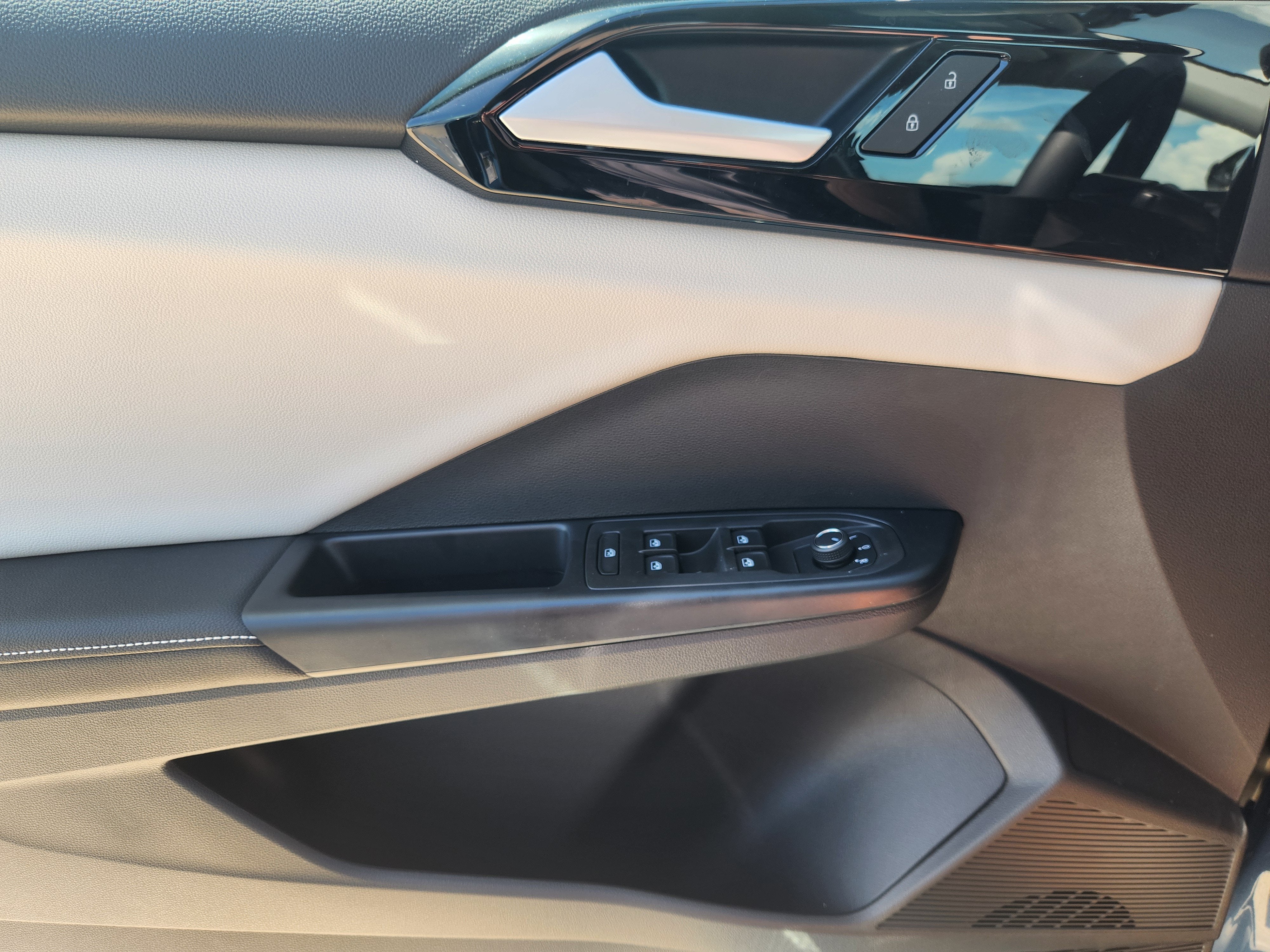 2027 Volkswagen Taos S