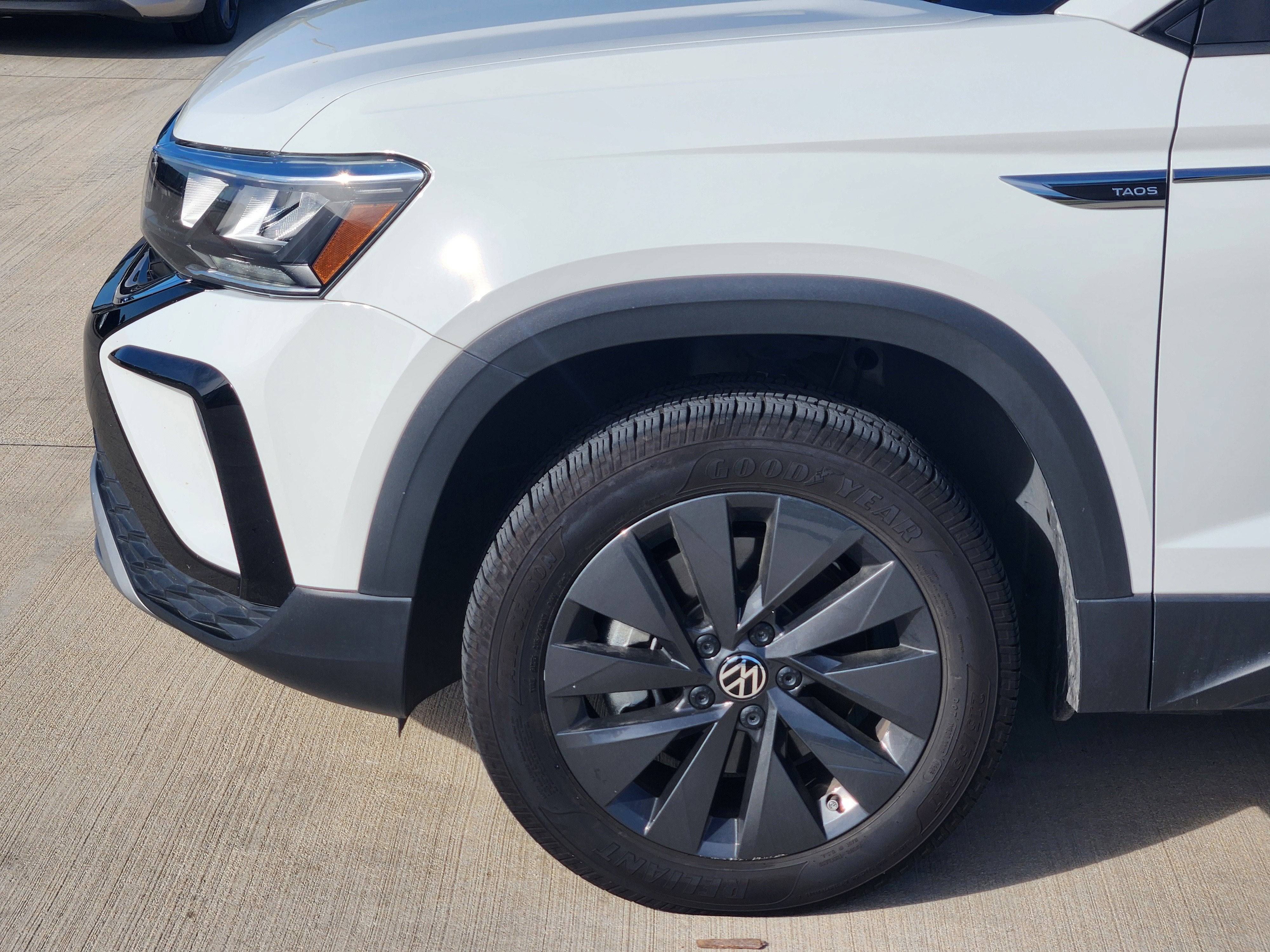 2024 Volkswagen Taos S