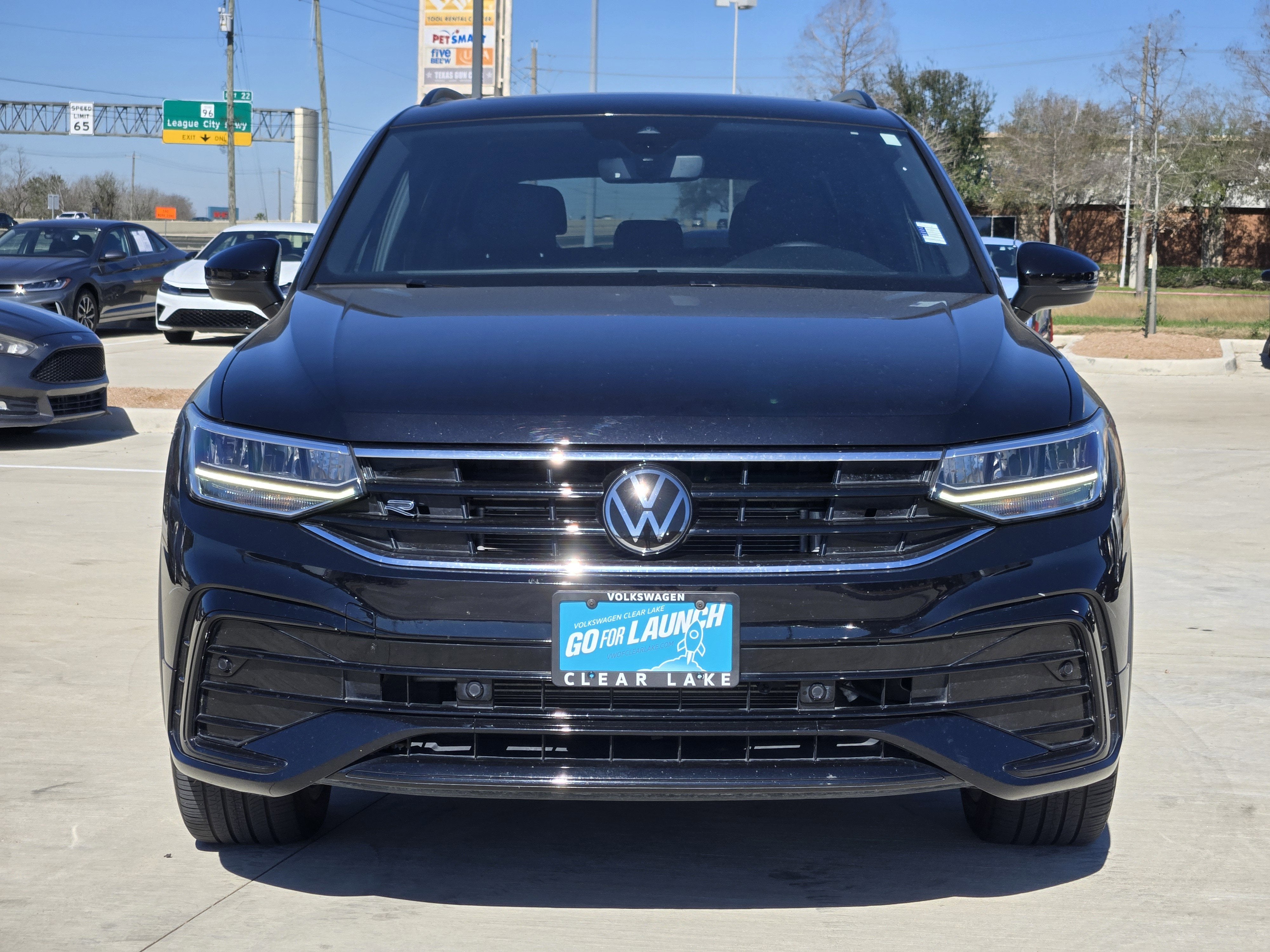 2024 Volkswagen Tiguan SE R-Line Black