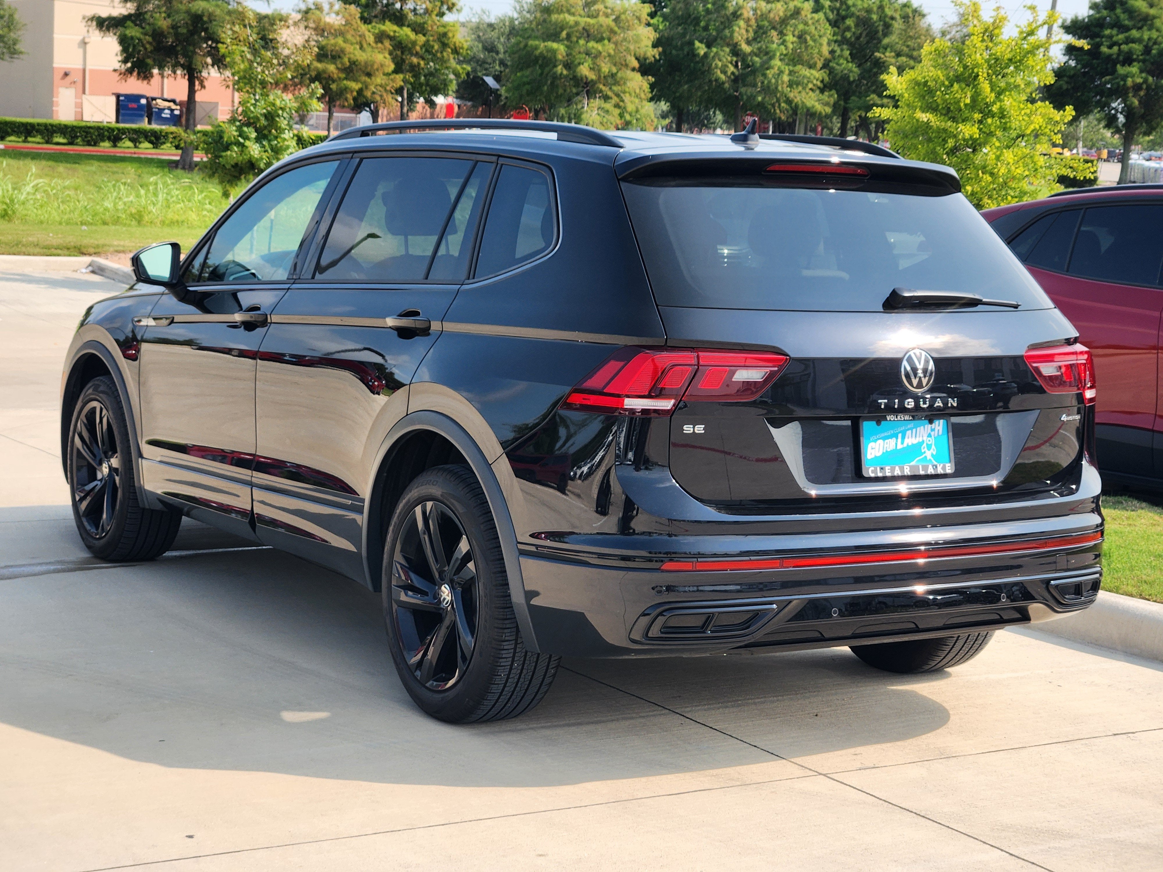 2024 Volkswagen Tiguan SE R-Line Black