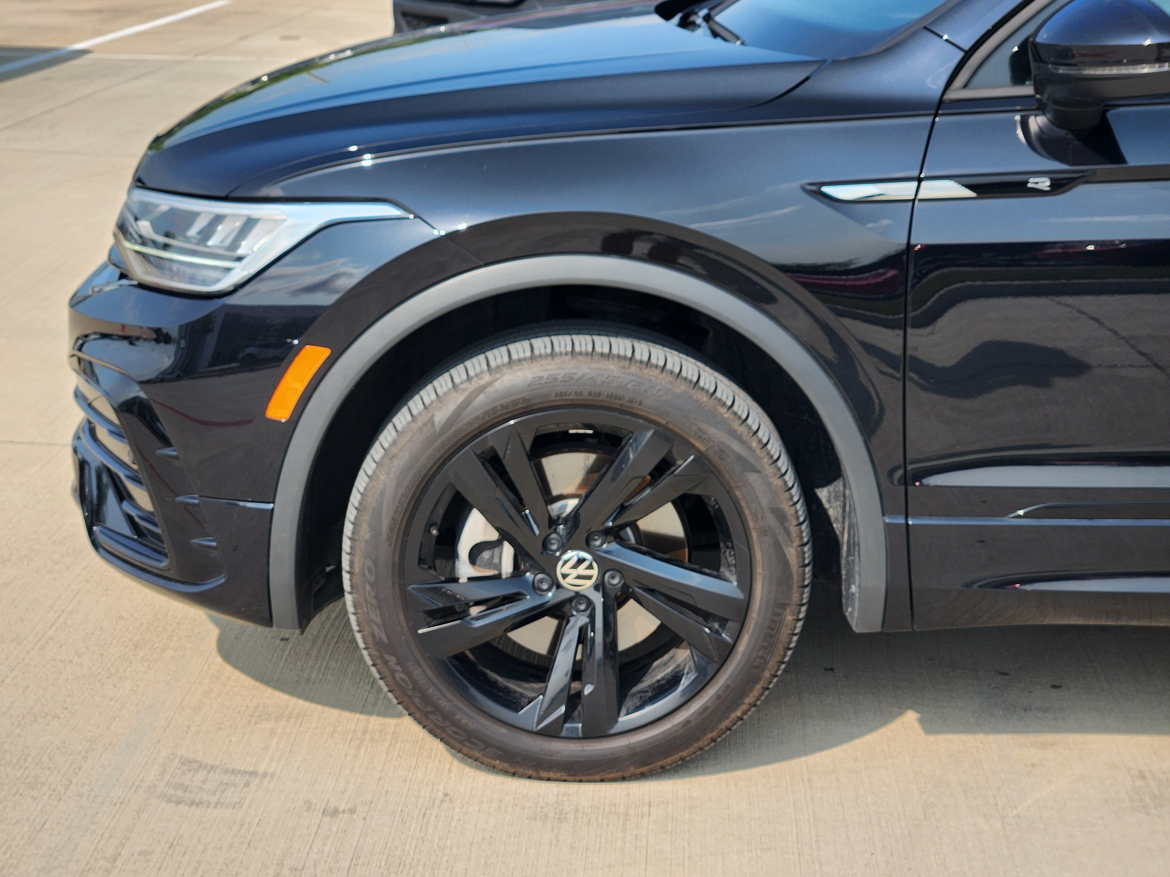 2024 Volkswagen Tiguan SE R-Line Black