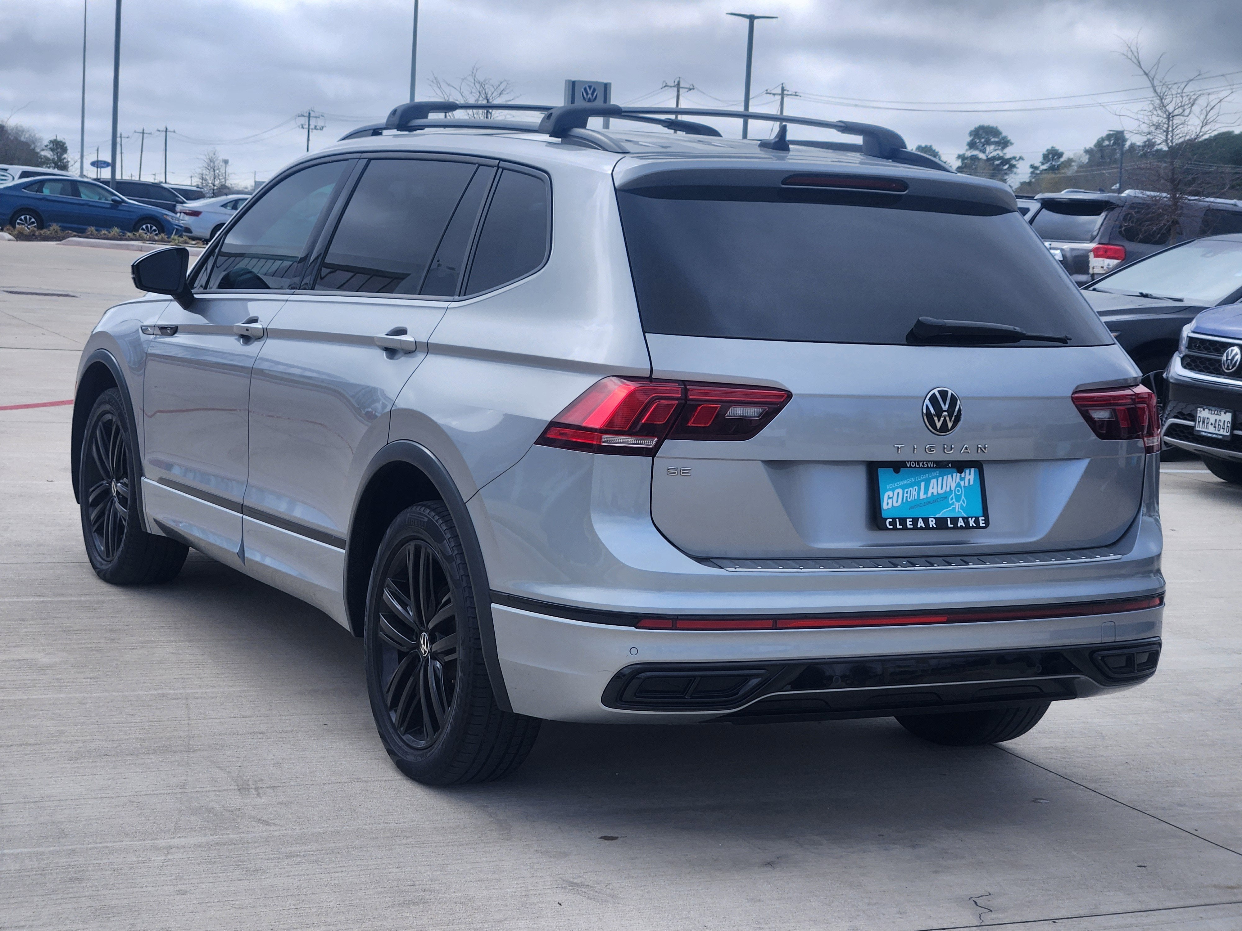 2022 Volkswagen Tiguan SE R-Line Black