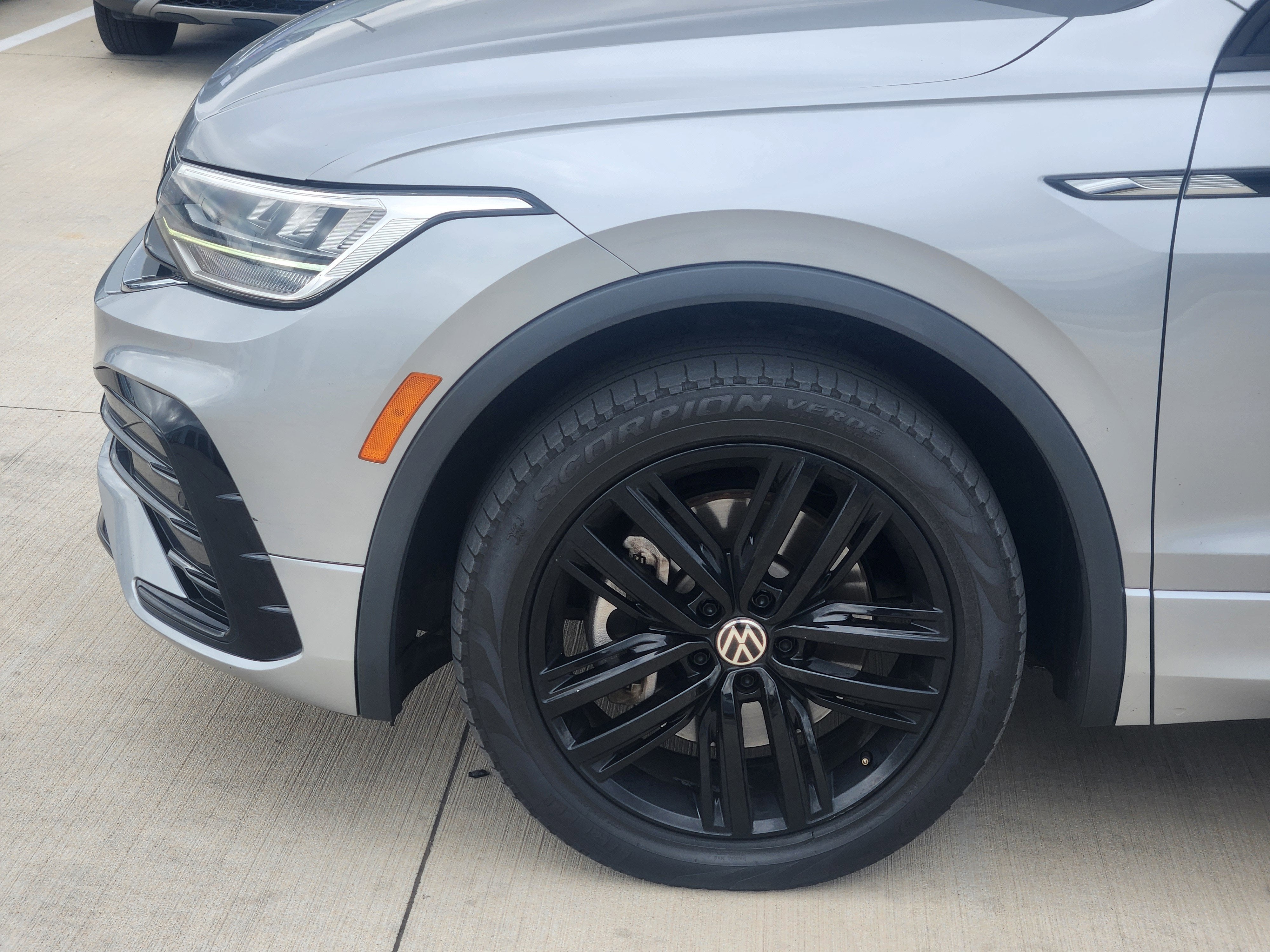 2022 Volkswagen Tiguan SE R-Line Black