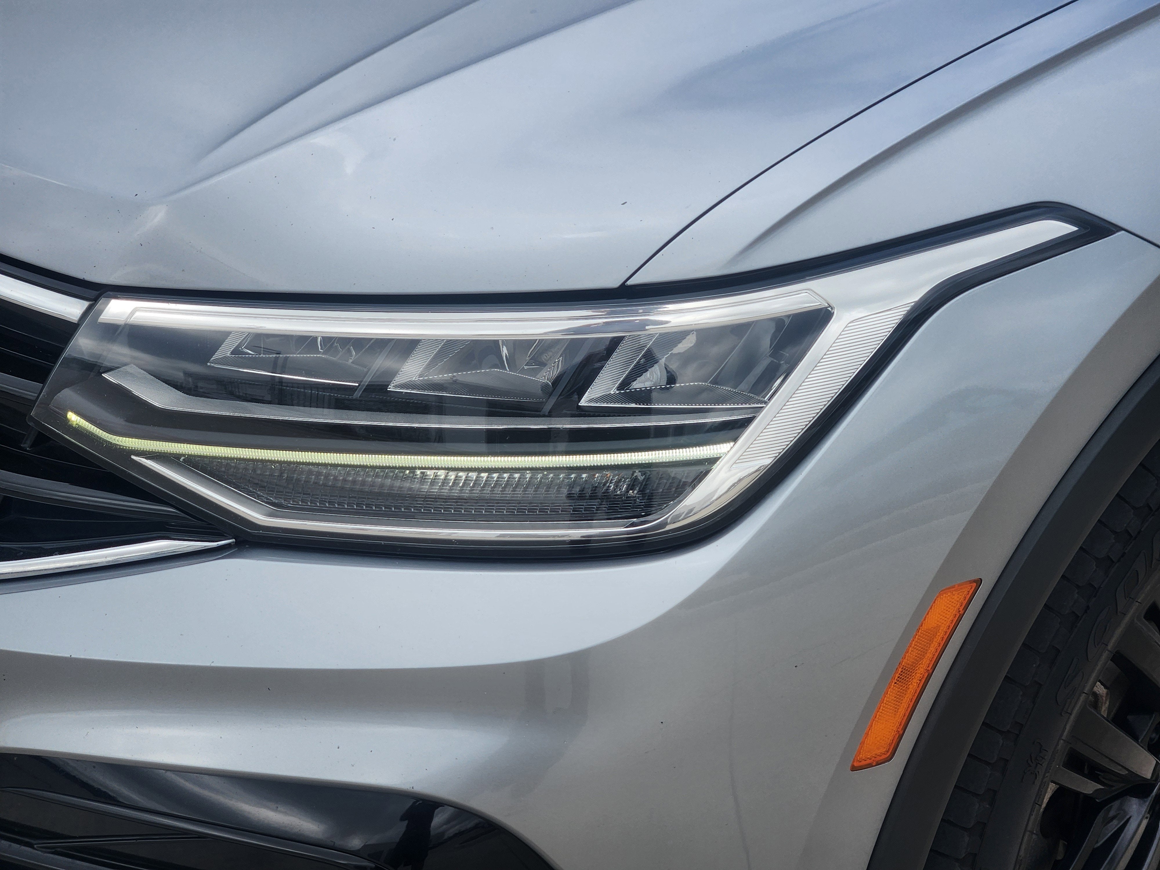 2022 Volkswagen Tiguan SE R-Line Black