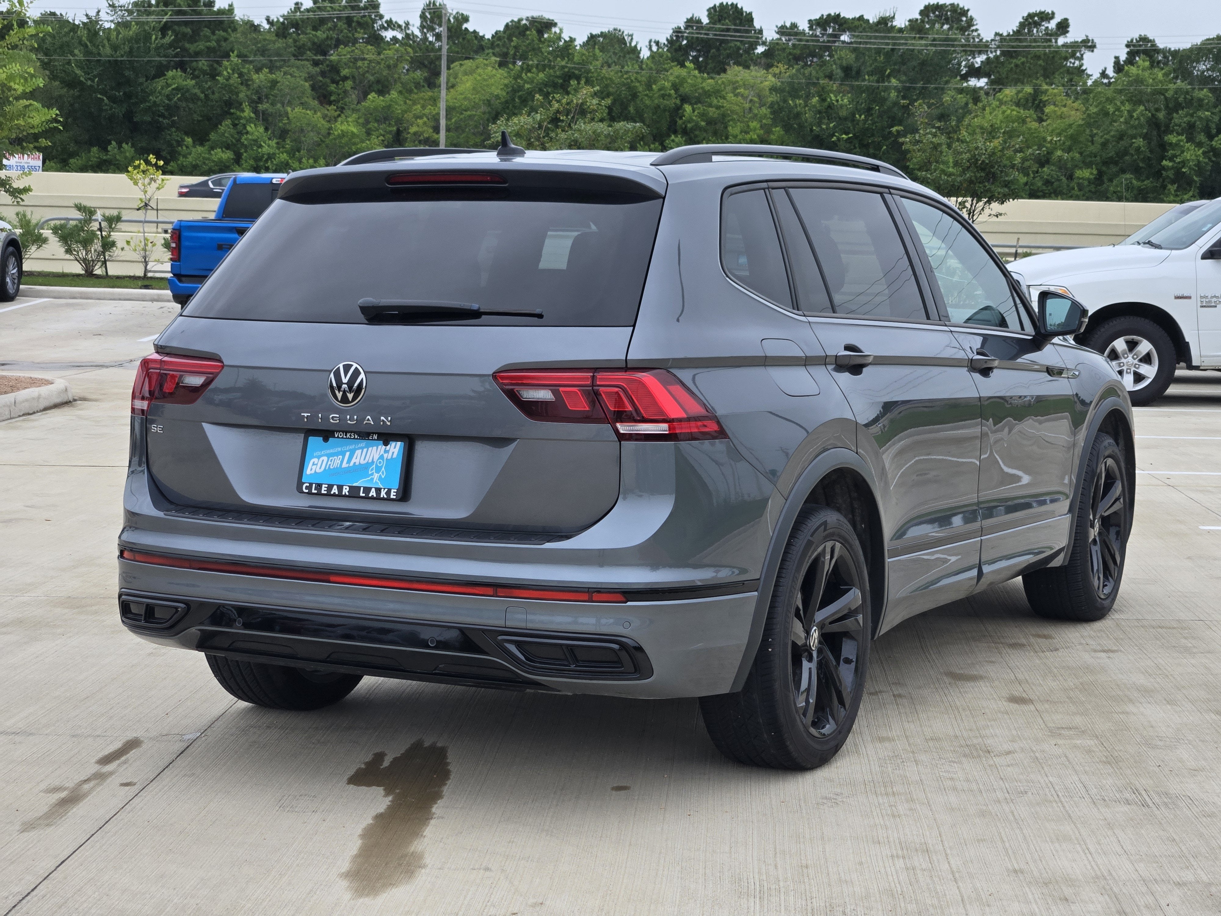 2023 Volkswagen Tiguan SE R-Line Black