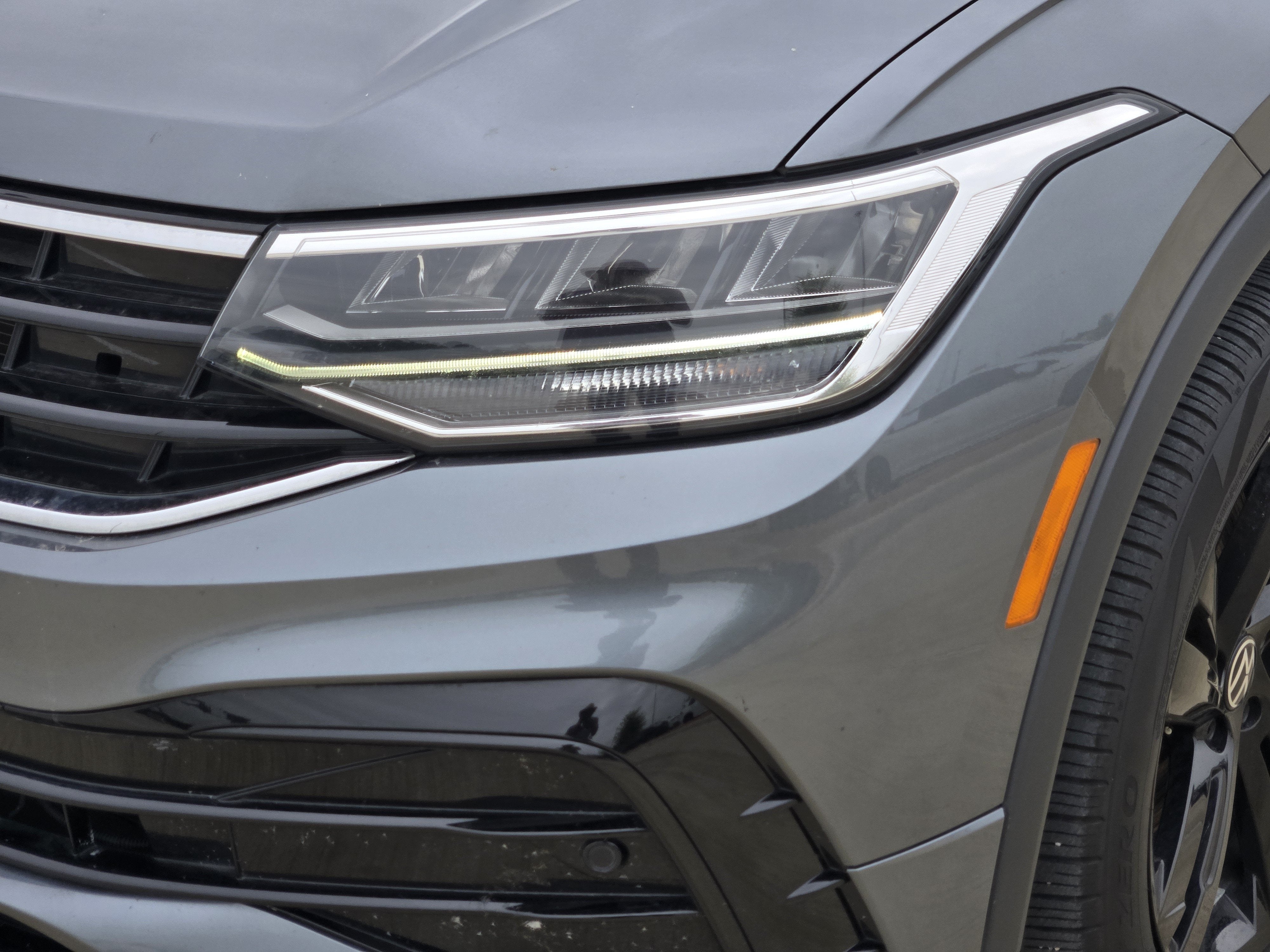 2023 Volkswagen Tiguan SE R-Line Black
