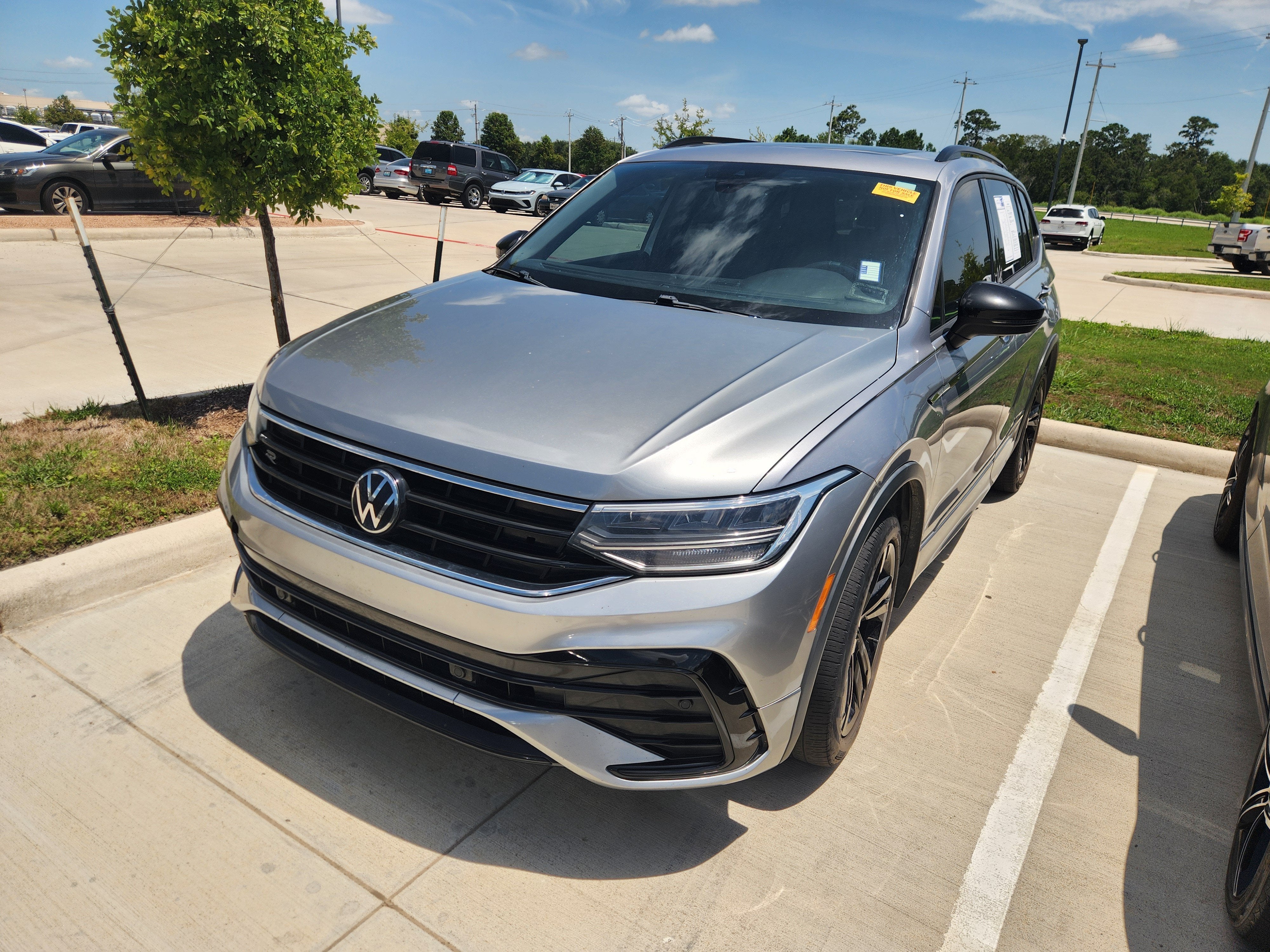 2023 Volkswagen Tiguan SE R-Line Black
