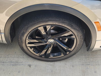 2023 Volkswagen Tiguan SE R-Line Black