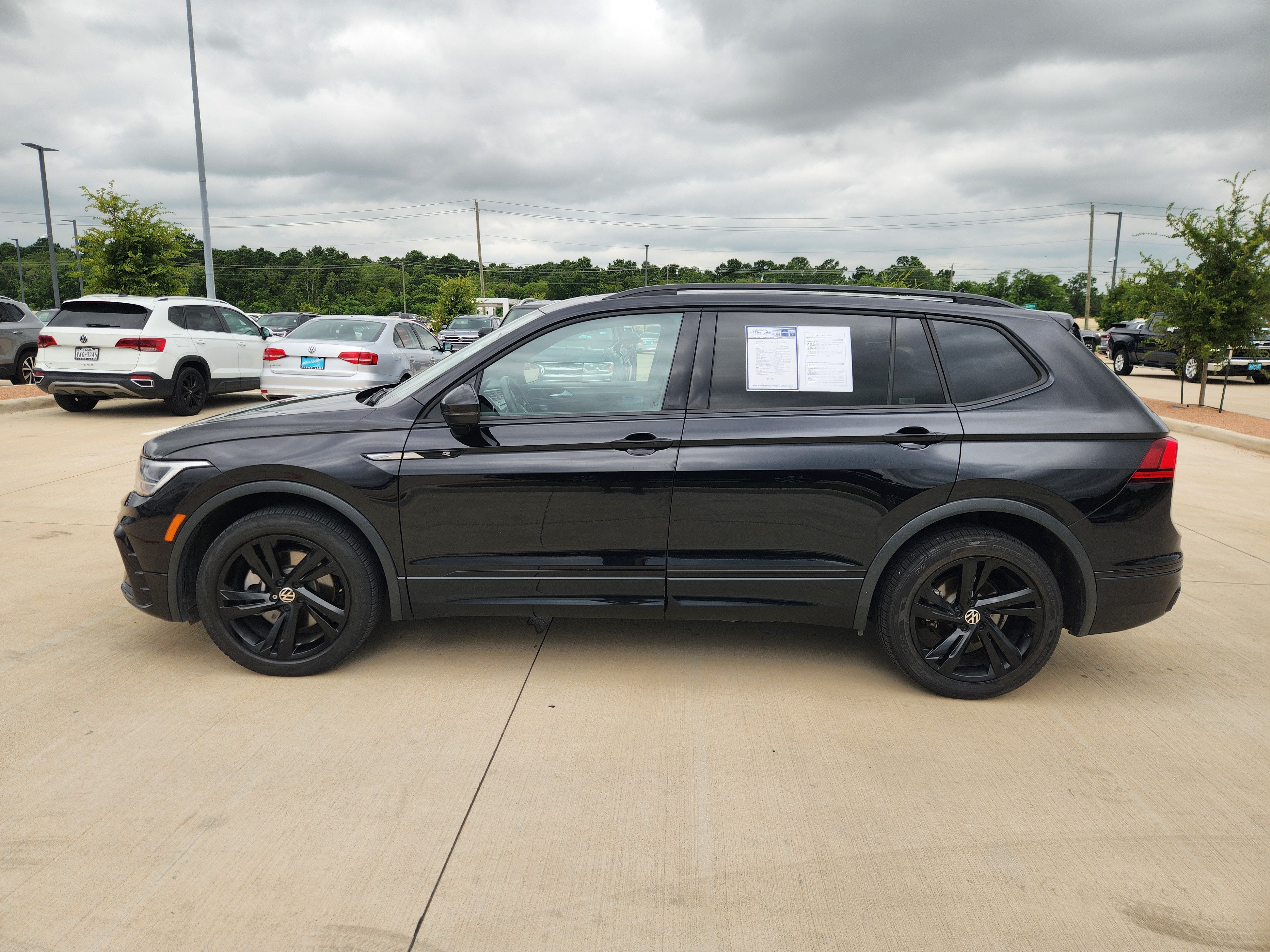 2024 Volkswagen Tiguan SE R-Line Black