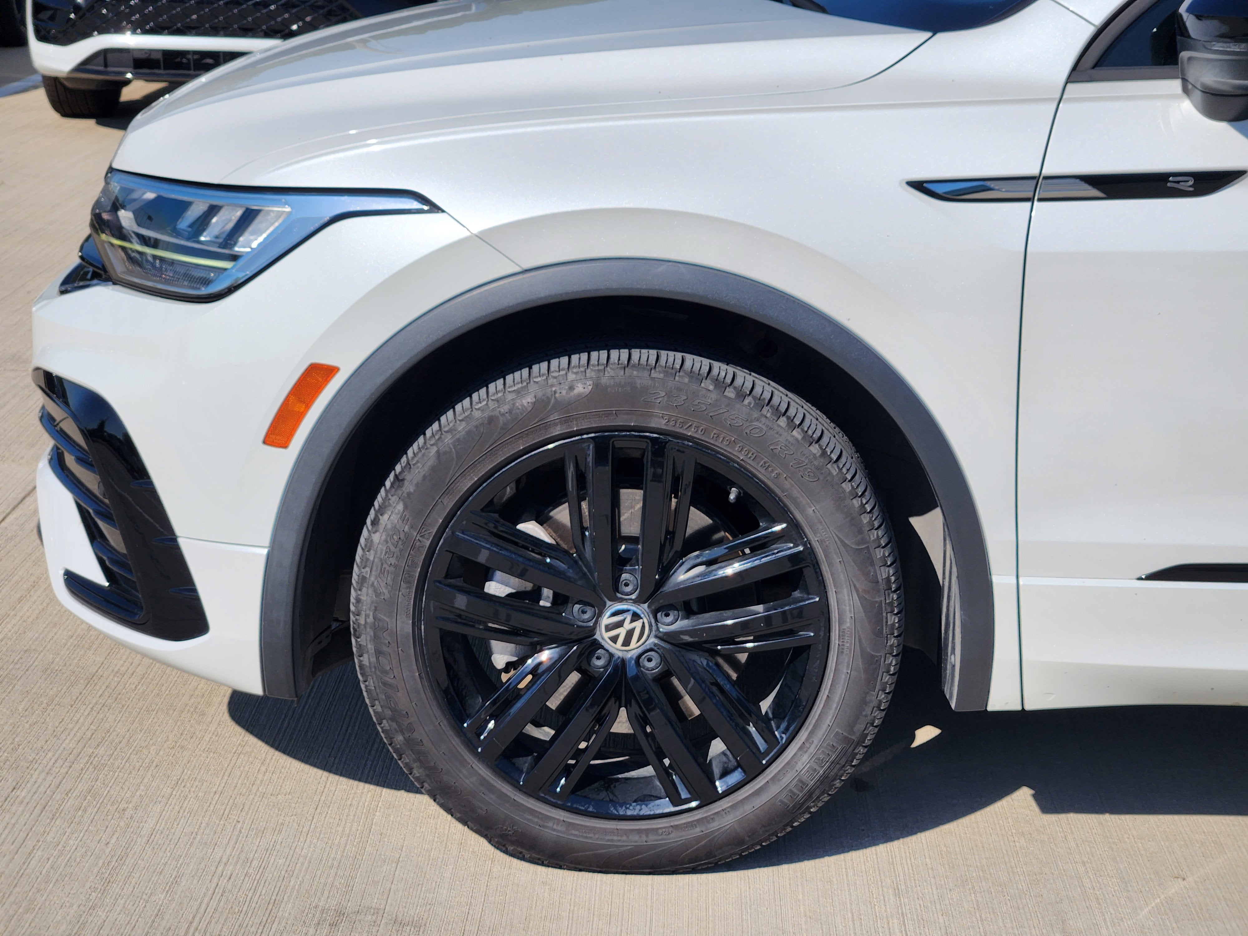 2022 Volkswagen Tiguan SE R-Line Black