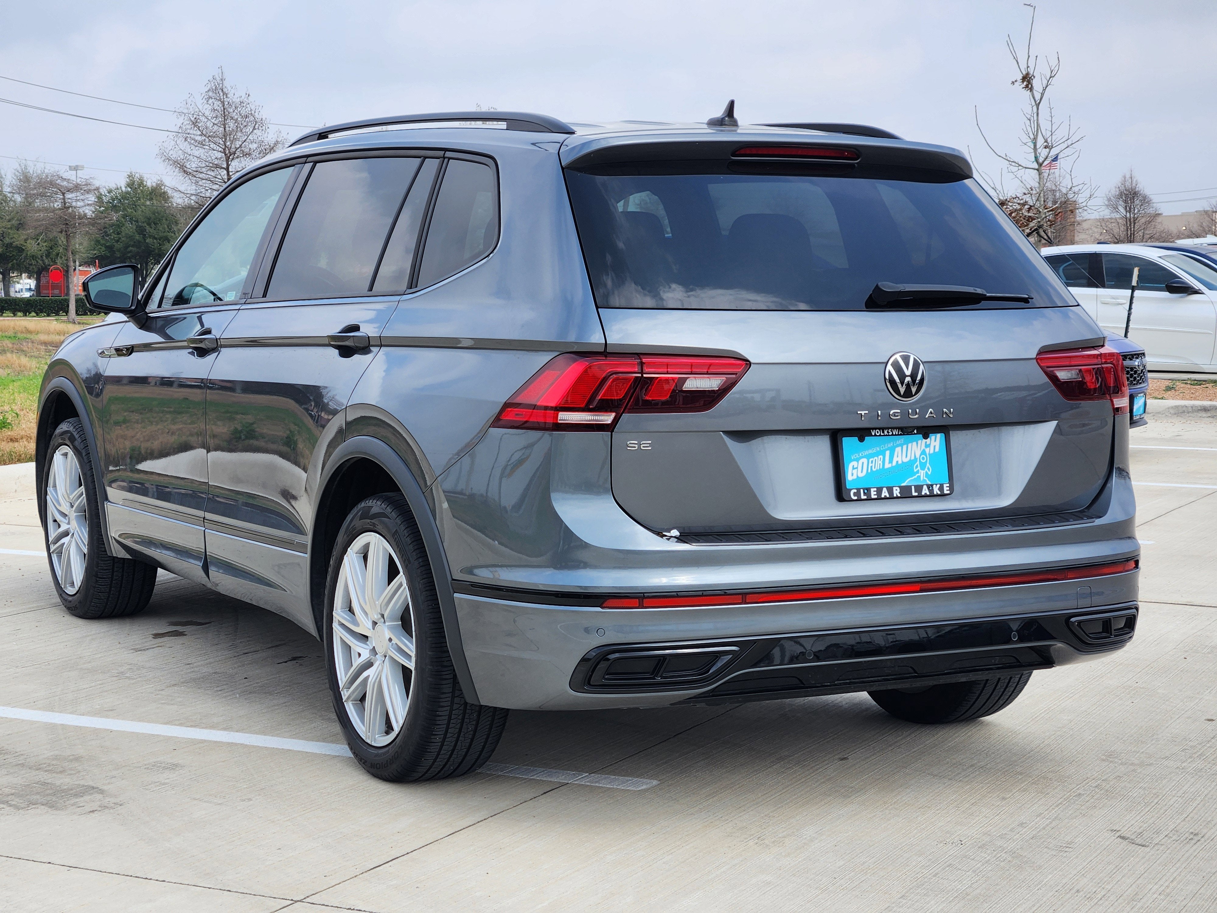 2023 Volkswagen Tiguan SE R-Line Black