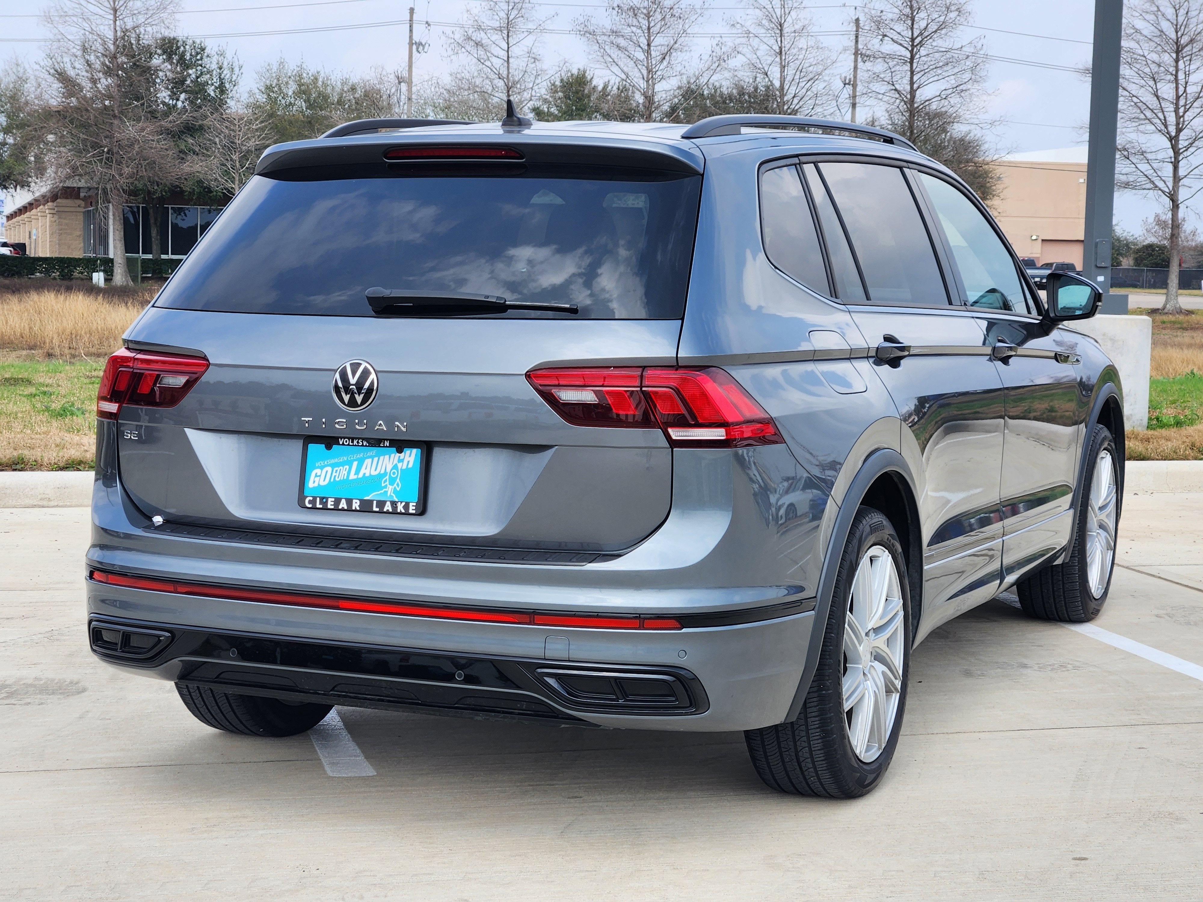 2023 Volkswagen Tiguan SE R-Line Black