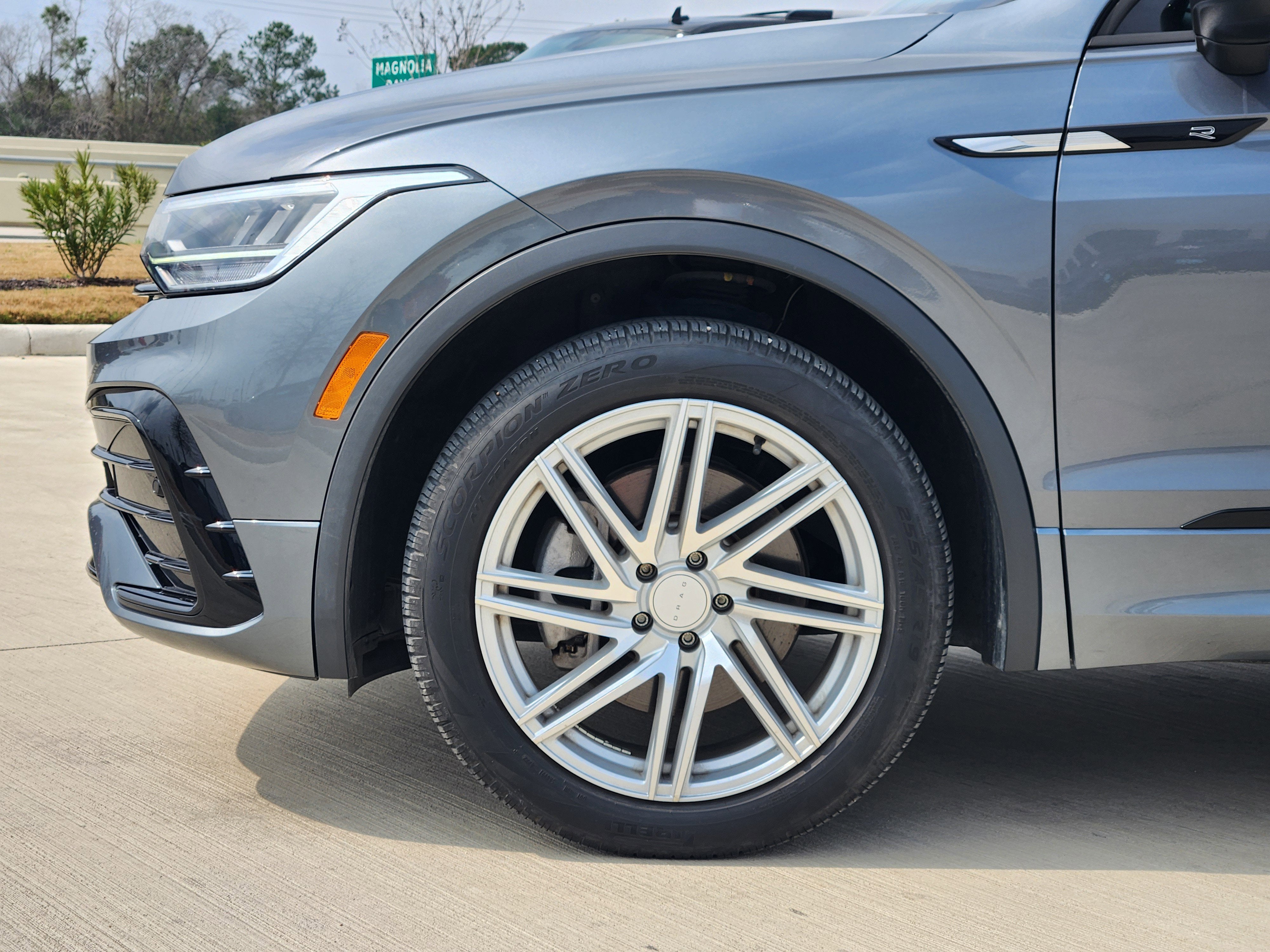 2023 Volkswagen Tiguan SE R-Line Black