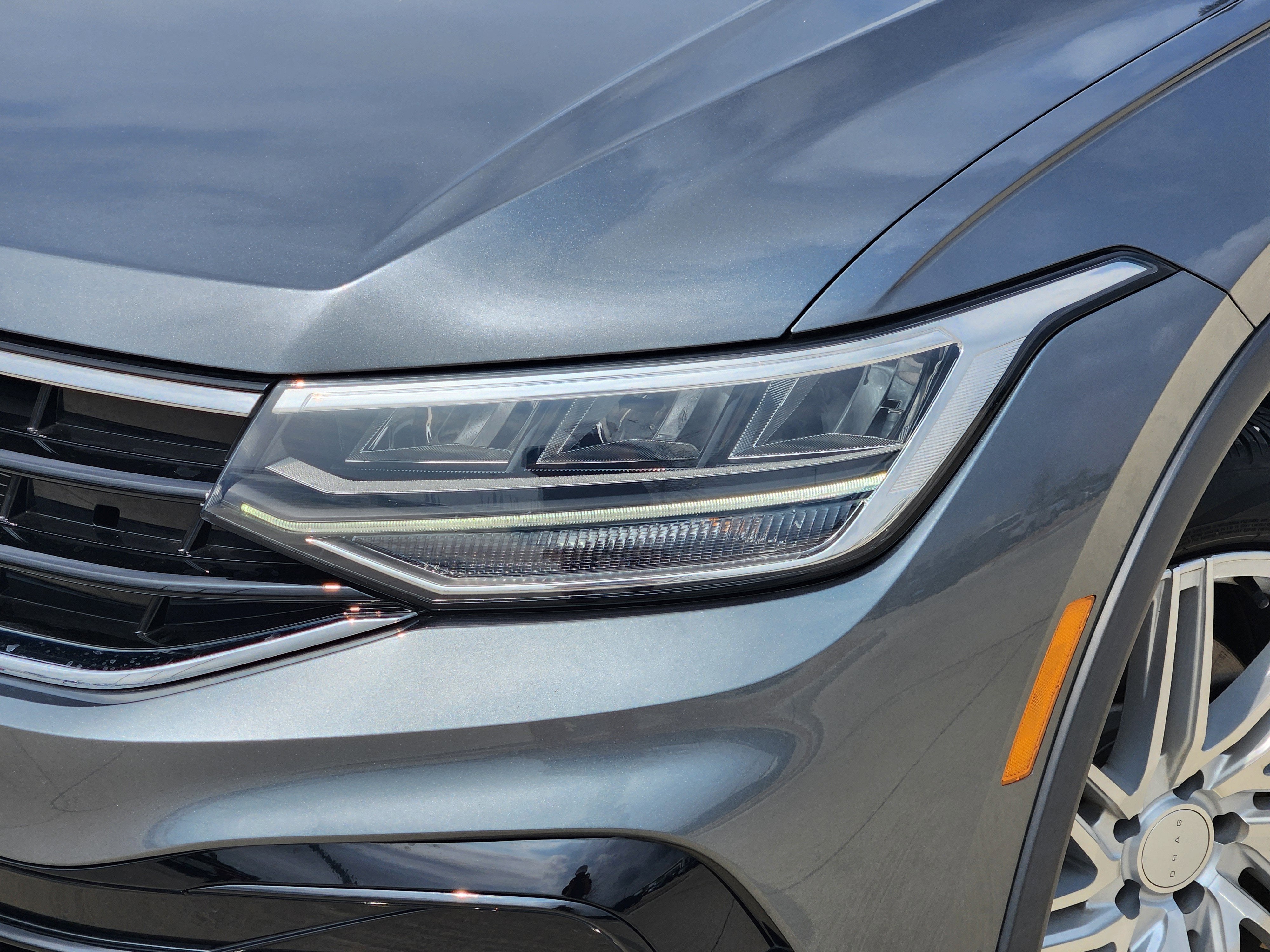 2023 Volkswagen Tiguan SE R-Line Black