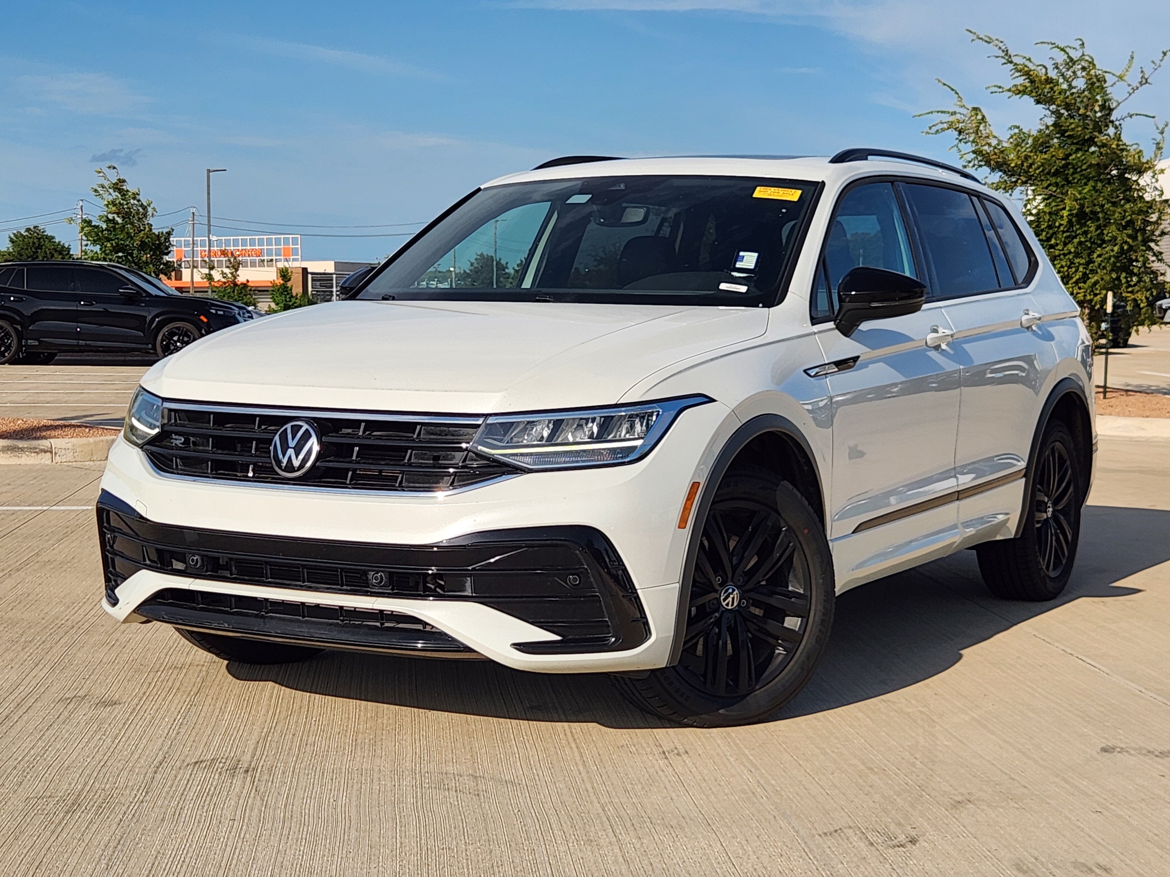 2022 Volkswagen Tiguan SE R-Line Black
