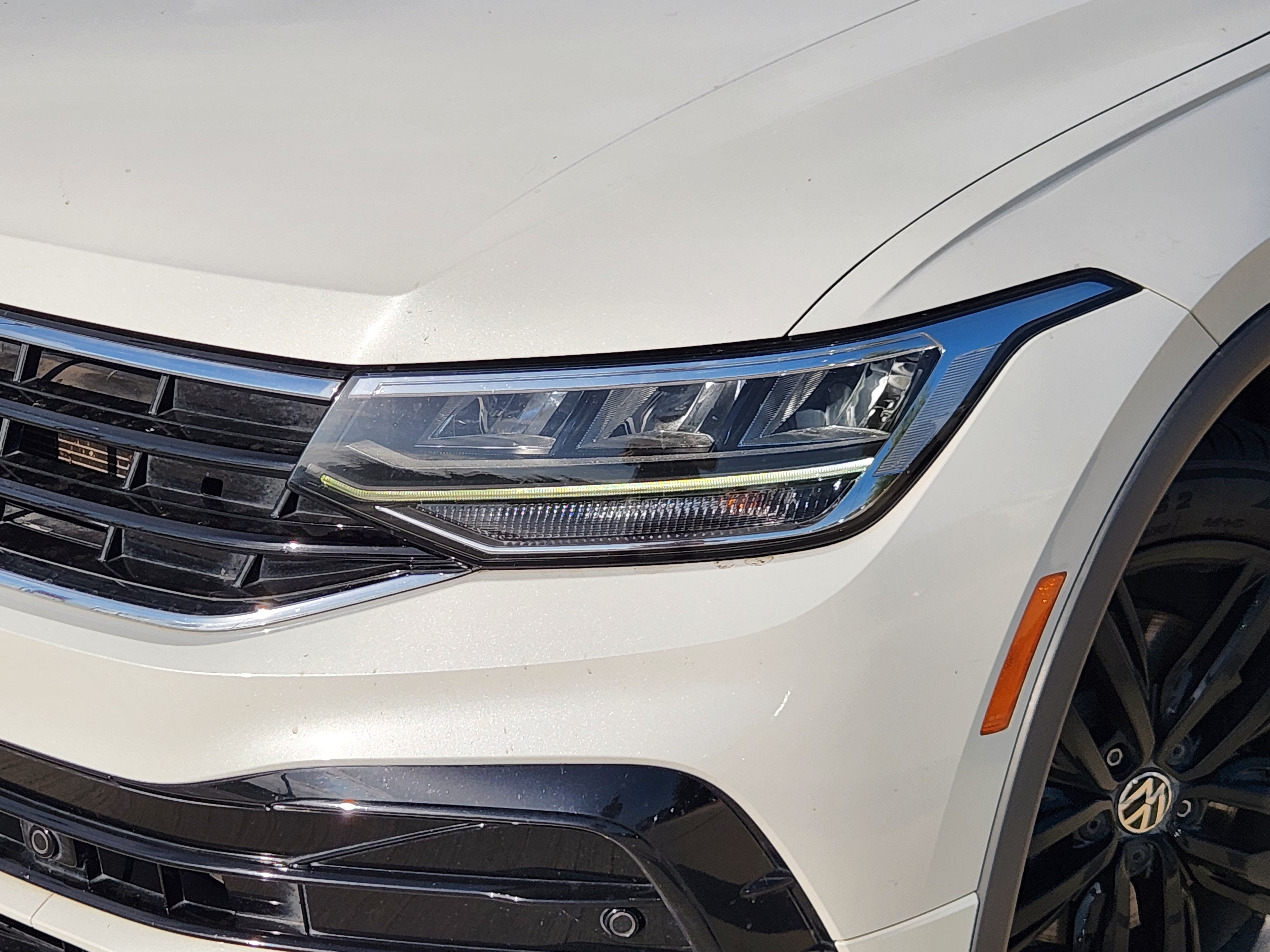 2022 Volkswagen Tiguan SE R-Line Black