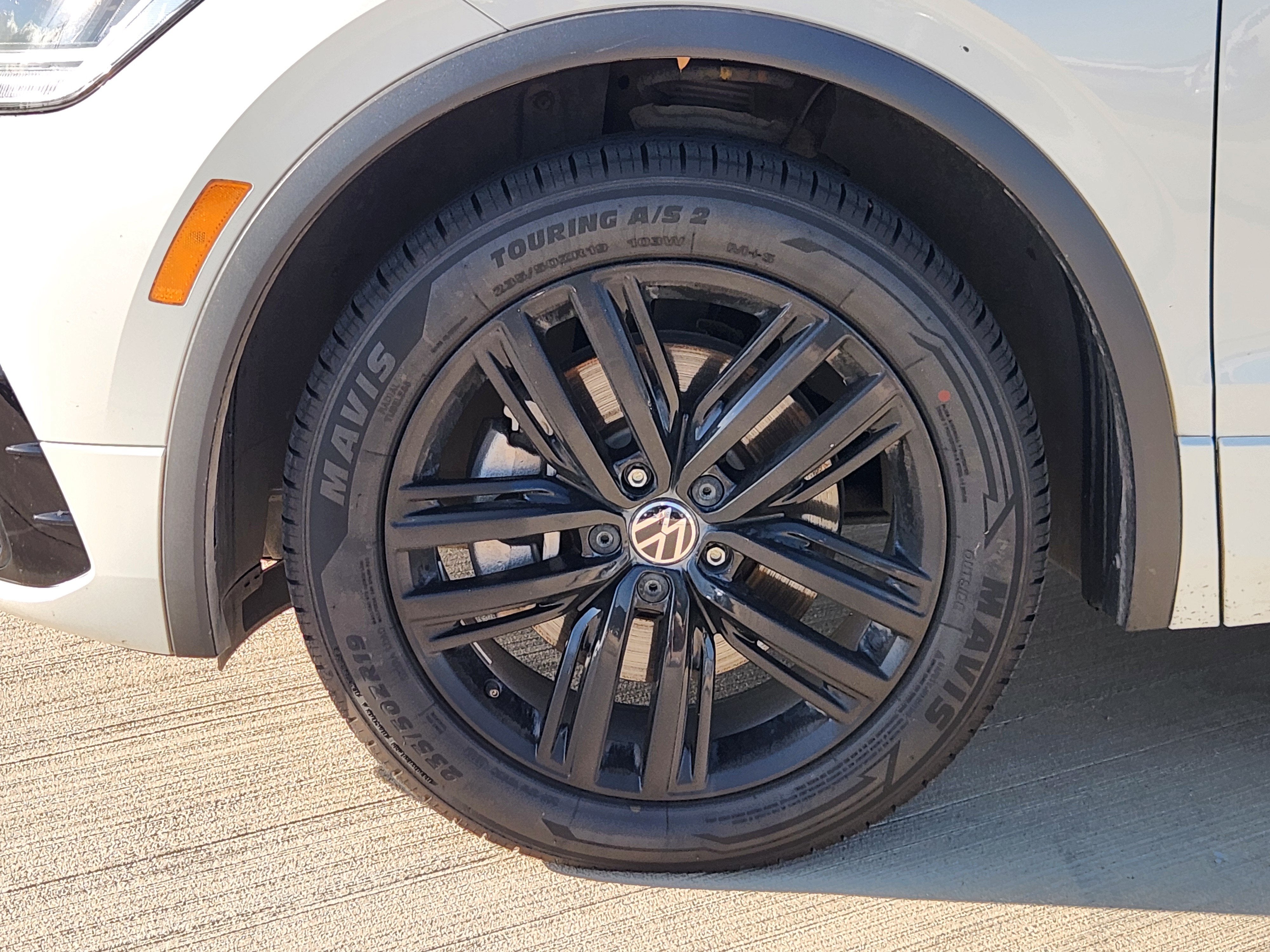 2022 Volkswagen Tiguan SE R-Line Black