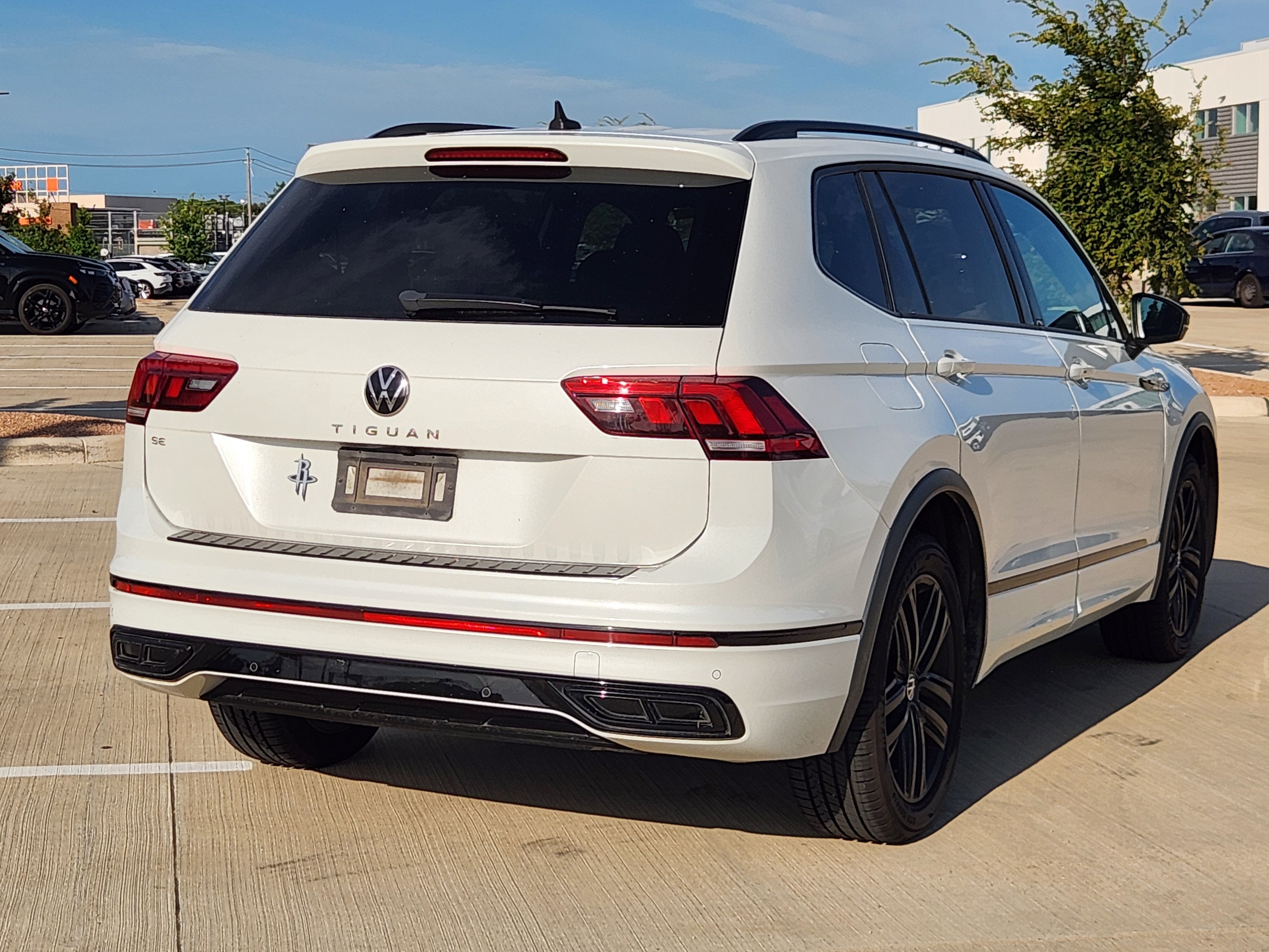 2022 Volkswagen Tiguan SE R-Line Black
