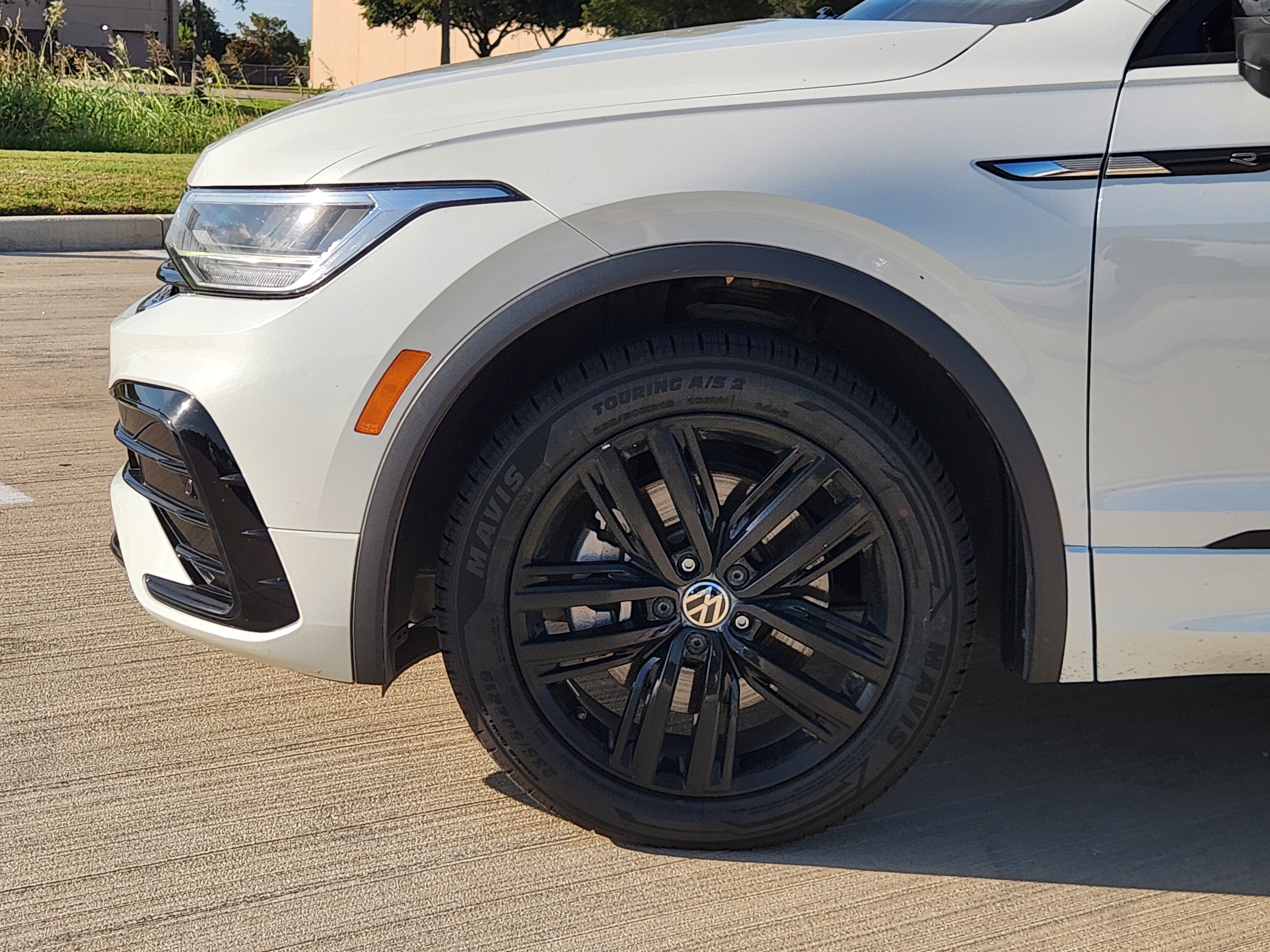 2022 Volkswagen Tiguan SE R-Line Black