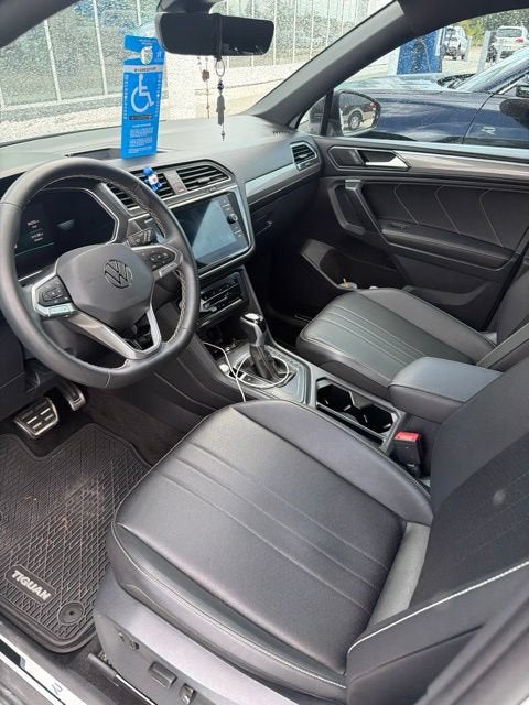 2023 Volkswagen Tiguan SE R-Line Black
