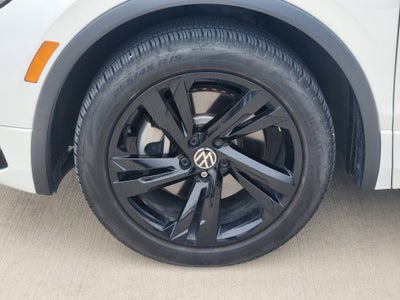 2023 Volkswagen Tiguan SE R-Line Black