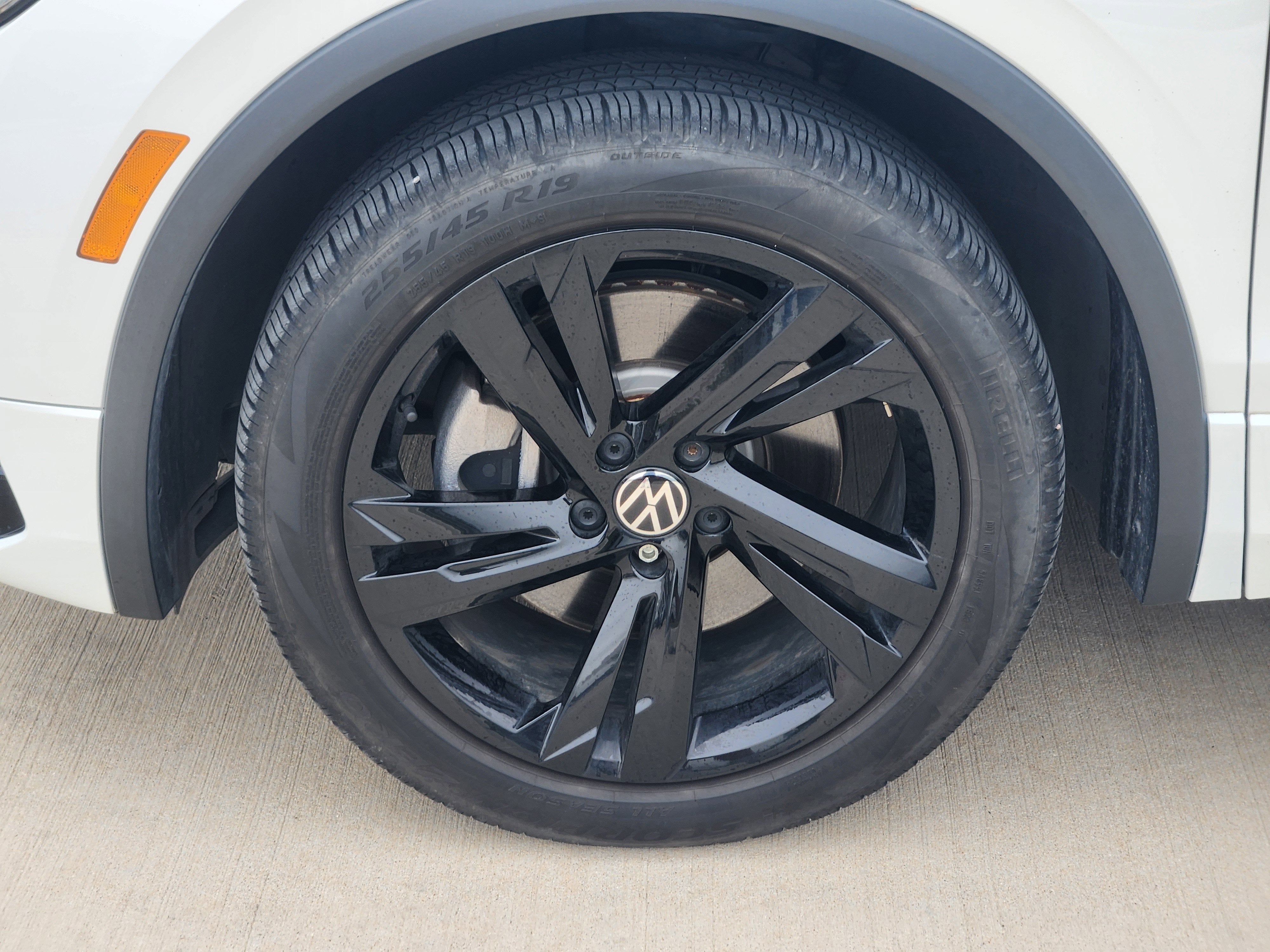 2023 Volkswagen Tiguan SE R-Line Black