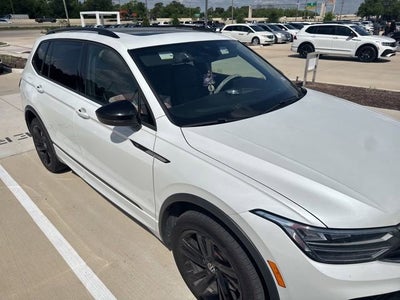 2023 Volkswagen Tiguan SE R-Line Black