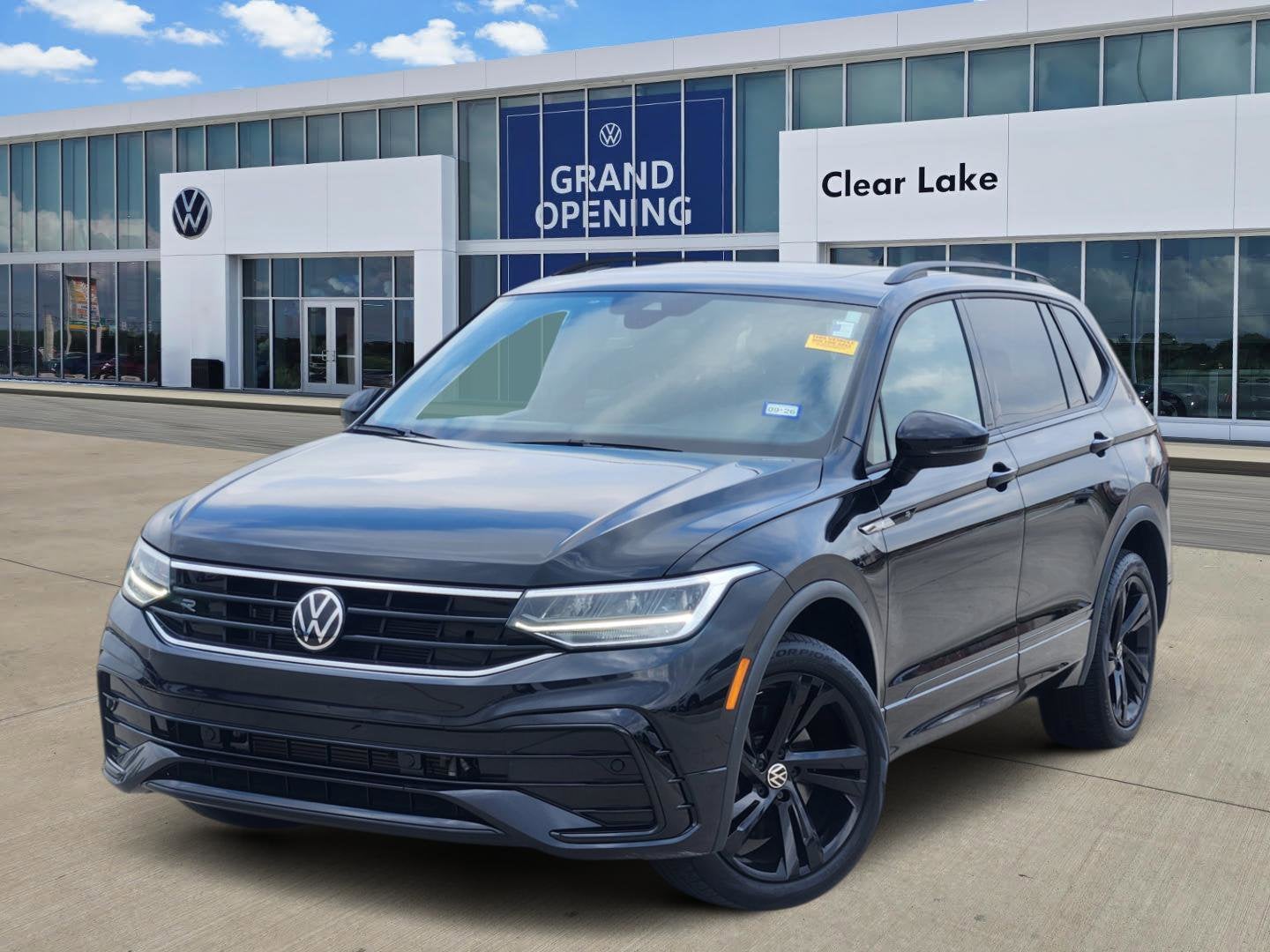 2023 Volkswagen Tiguan SE R-Line Black