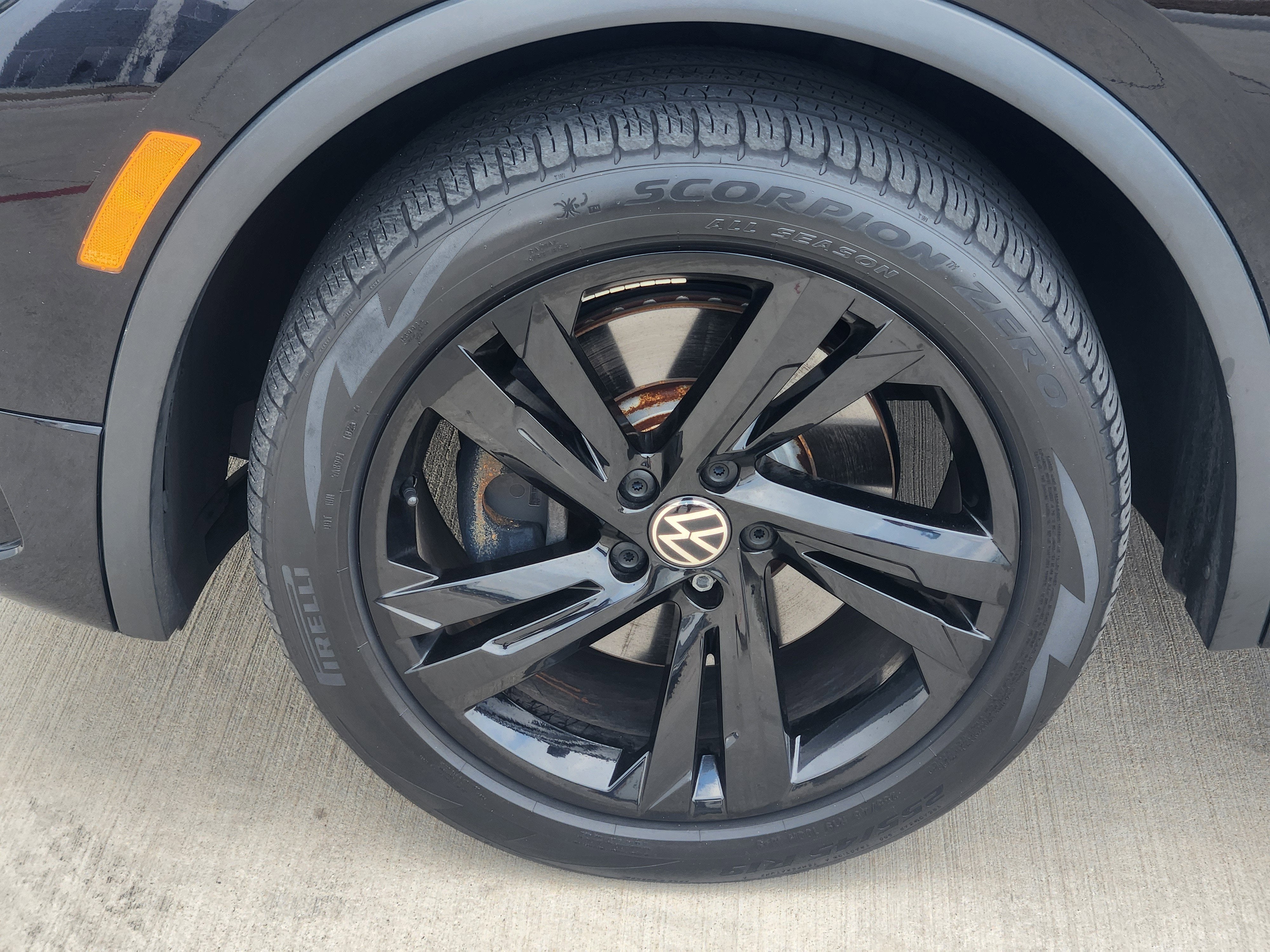 2023 Volkswagen Tiguan SE R-Line Black