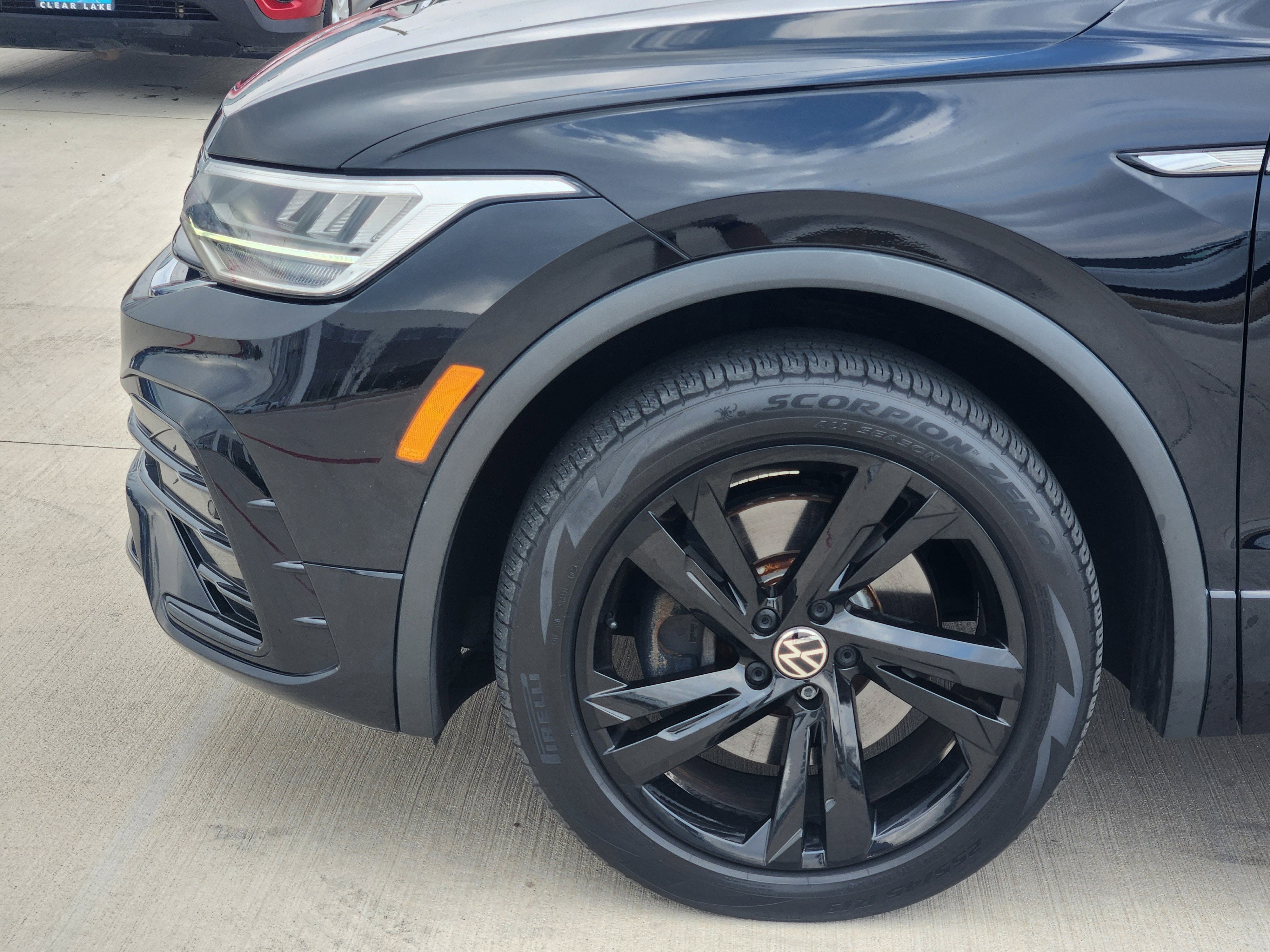 2023 Volkswagen Tiguan SE R-Line Black