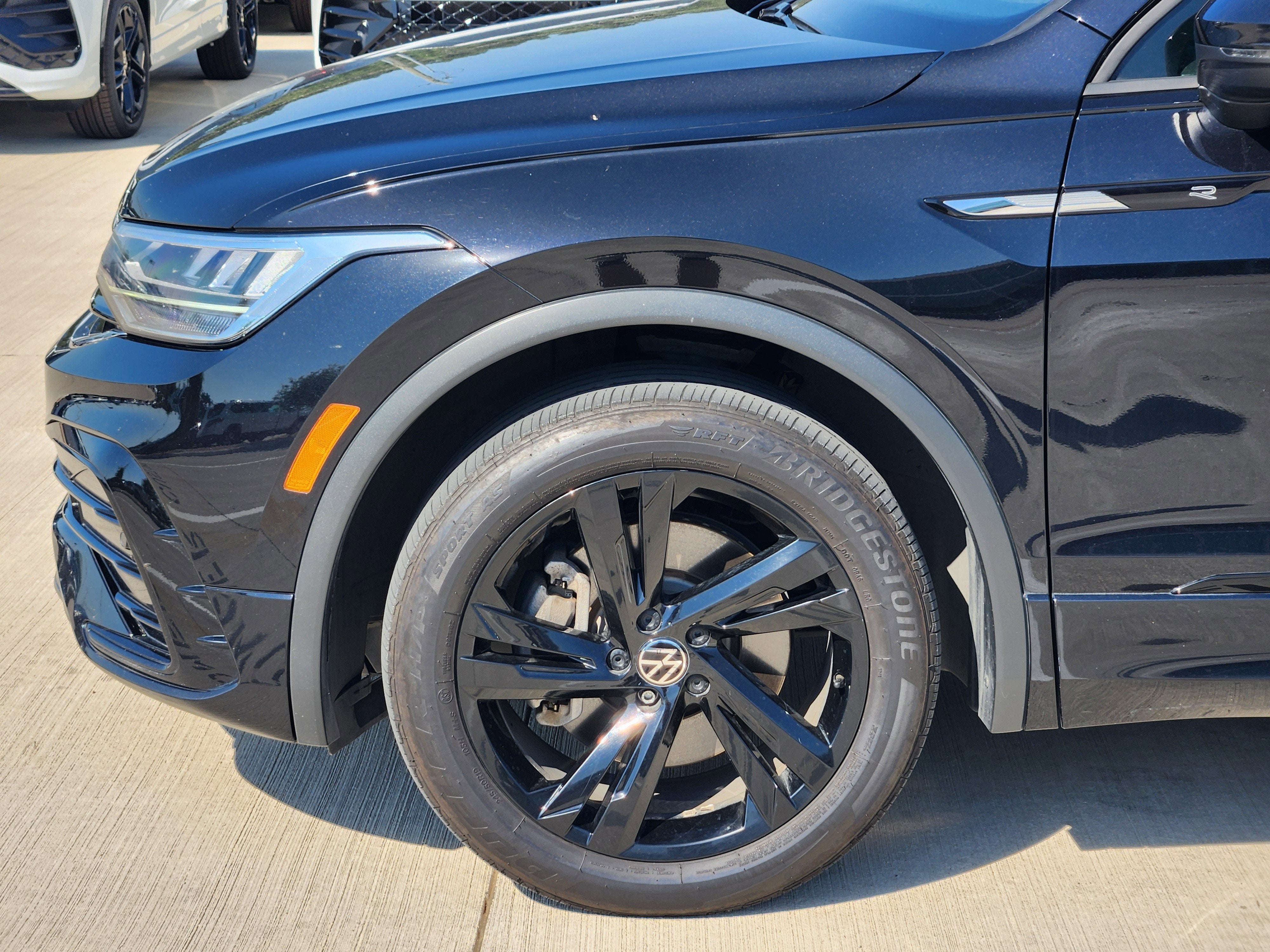 2023 Volkswagen Tiguan SE R-Line Black