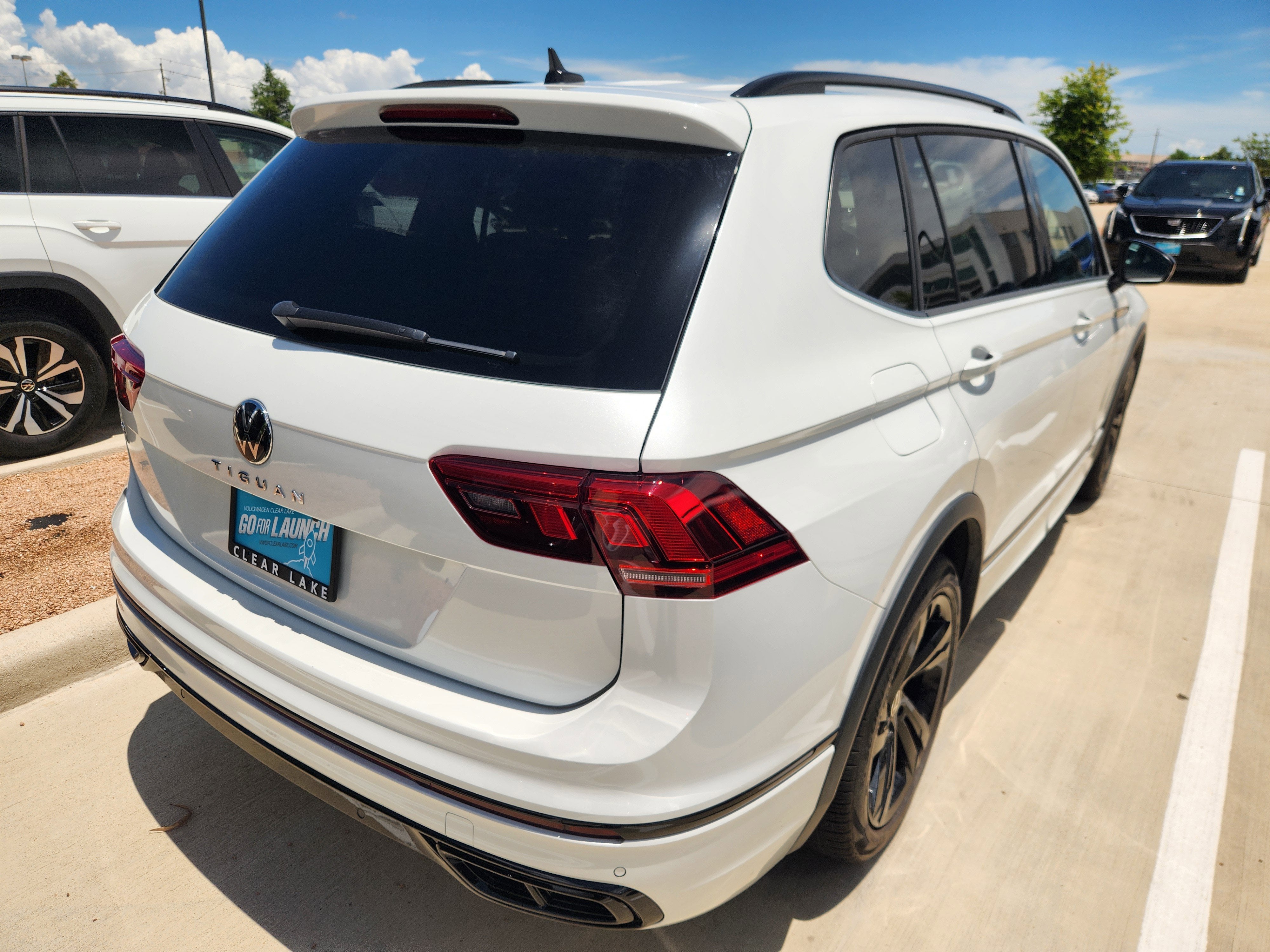 2024 Volkswagen Tiguan SE R-Line Black