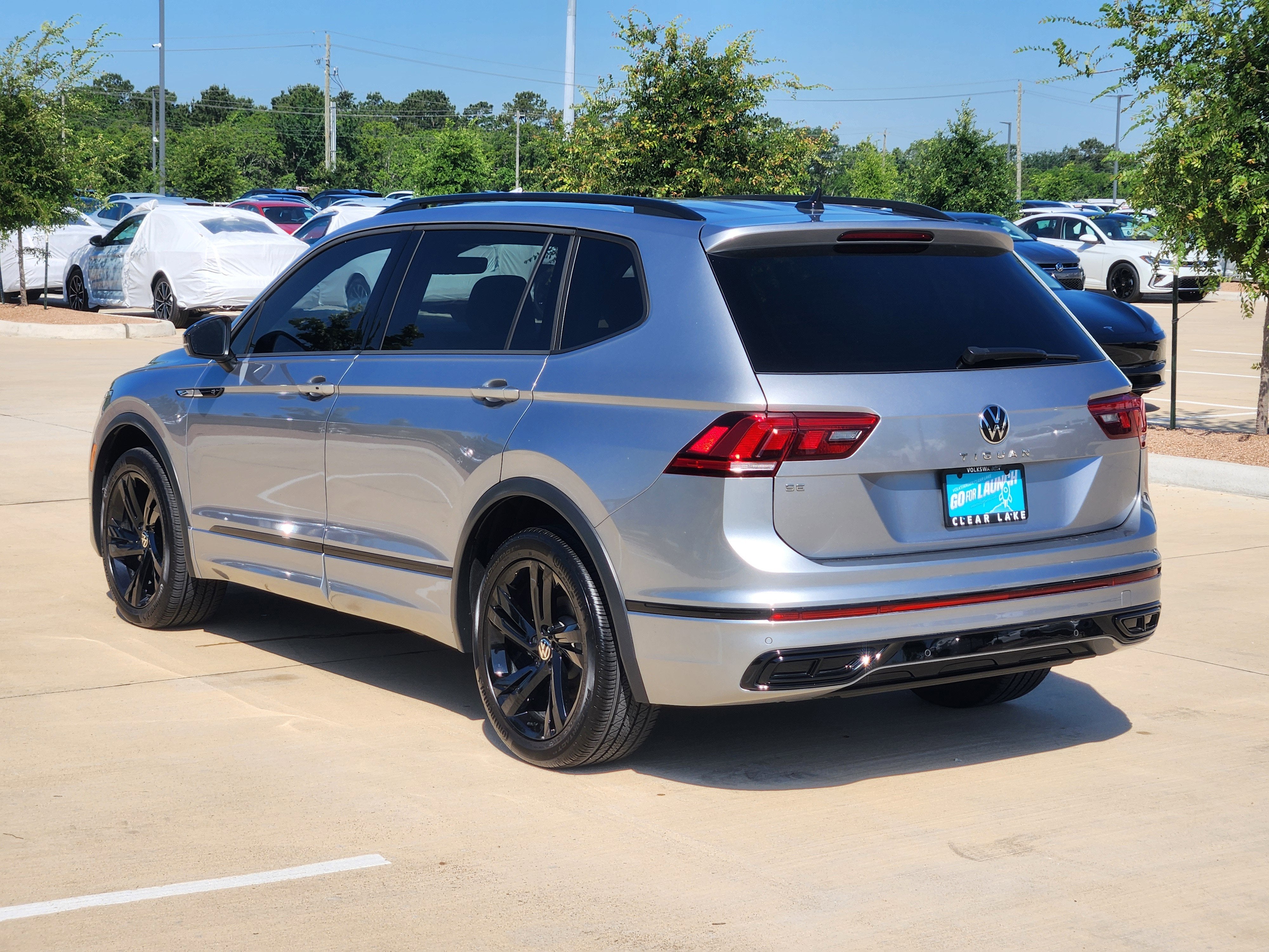 2024 Volkswagen Tiguan SE R-Line Black
