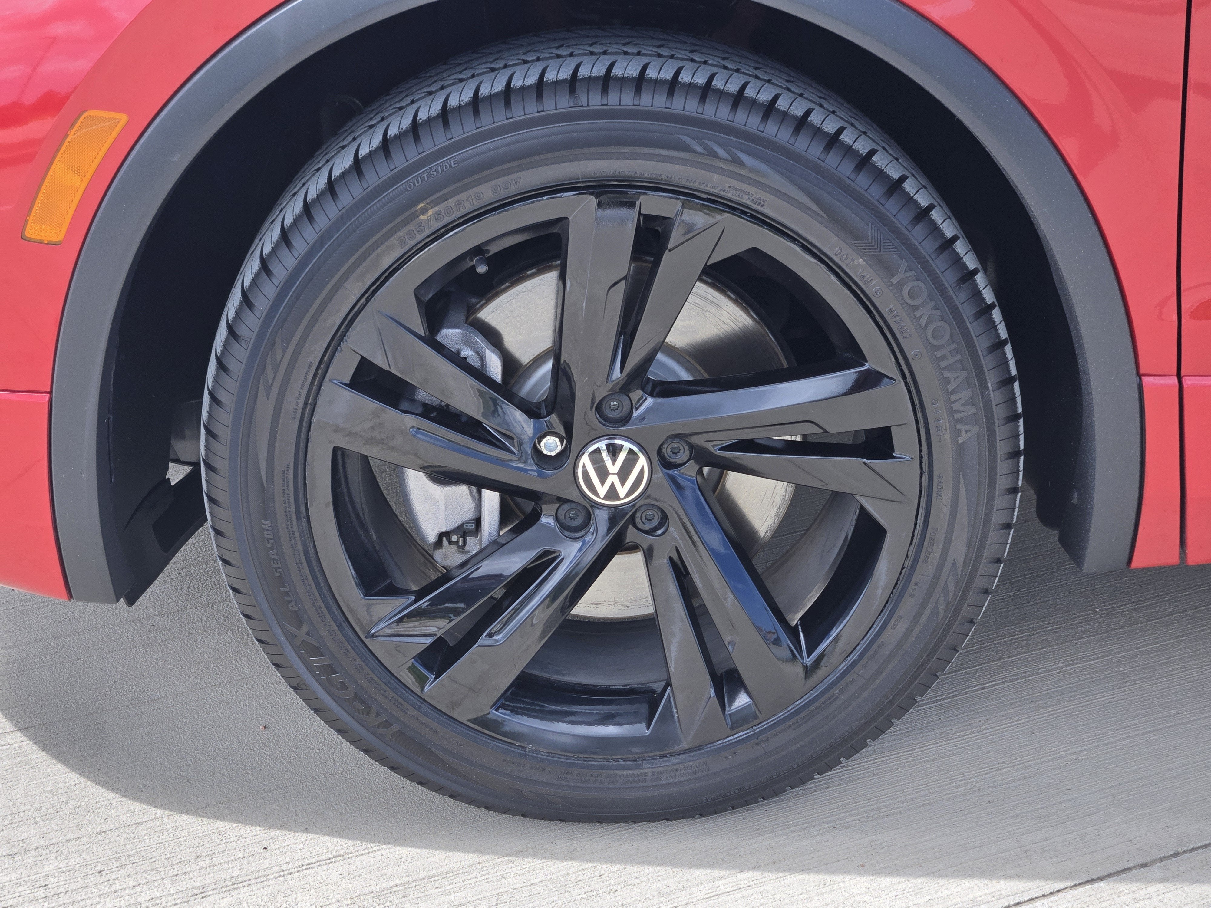 2024 Volkswagen Tiguan SE R-Line Black