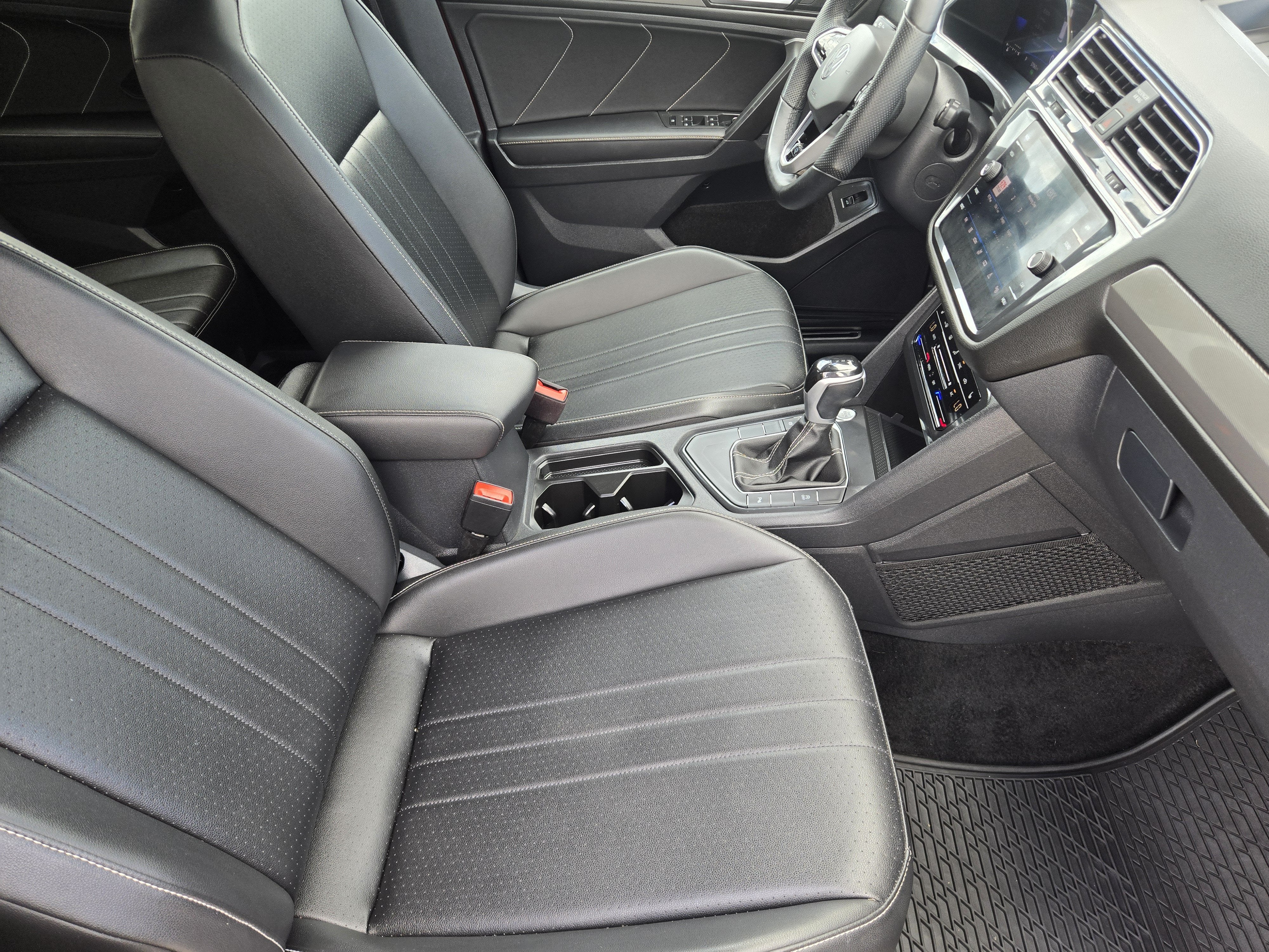 2024 Volkswagen Tiguan SE R-Line Black