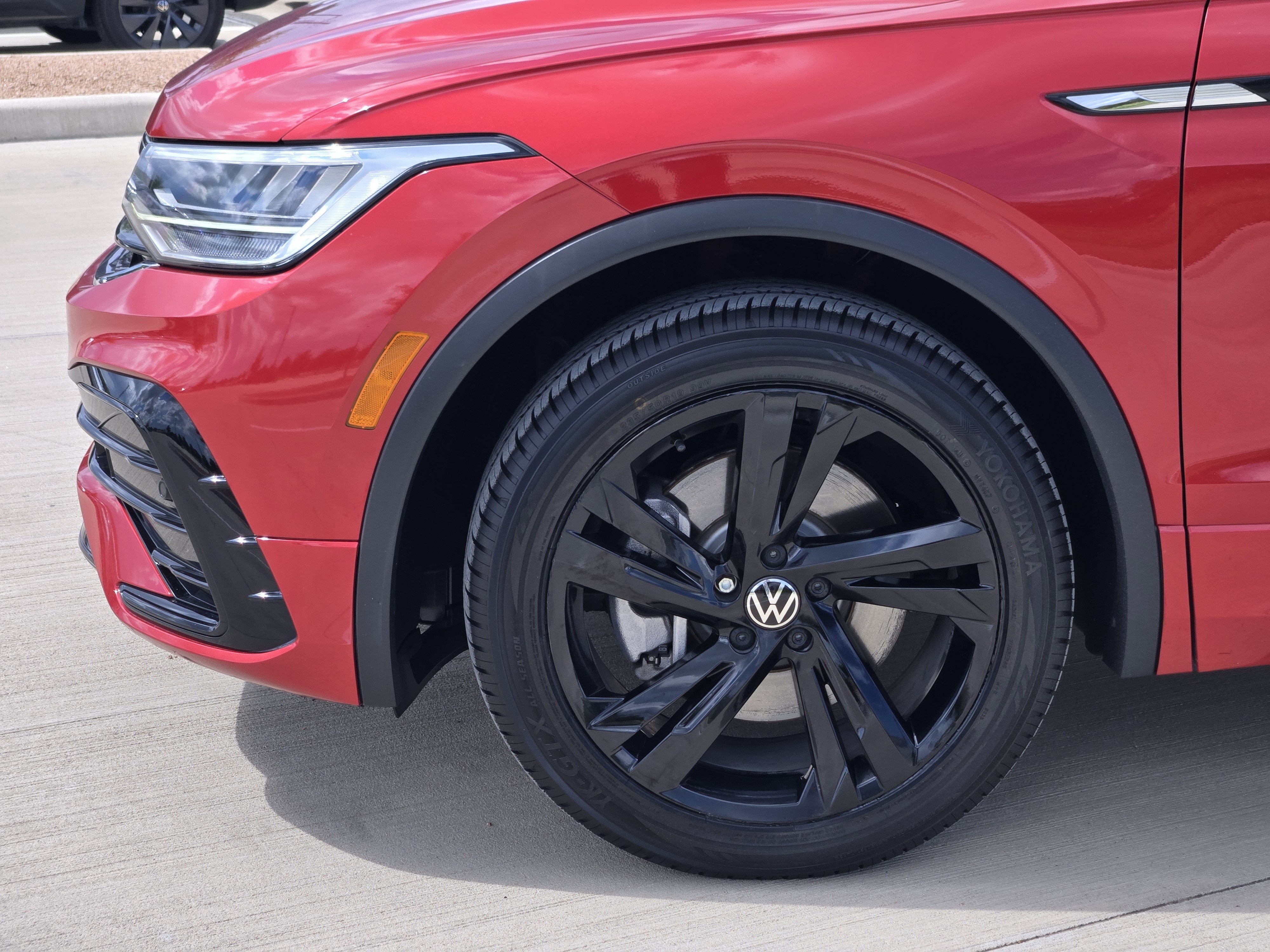 2024 Volkswagen Tiguan SE R-Line Black