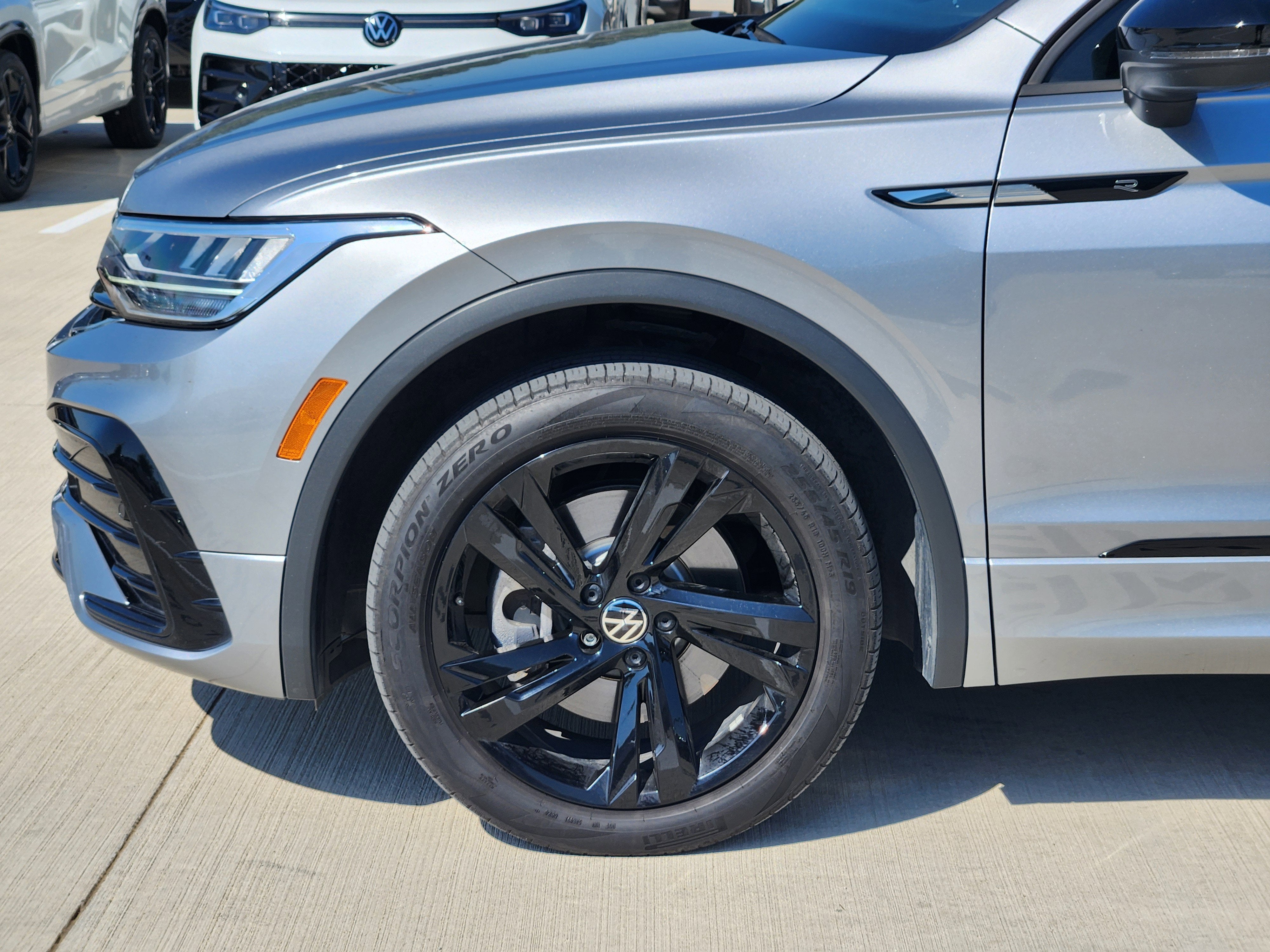 2024 Volkswagen Tiguan SE R-Line Black