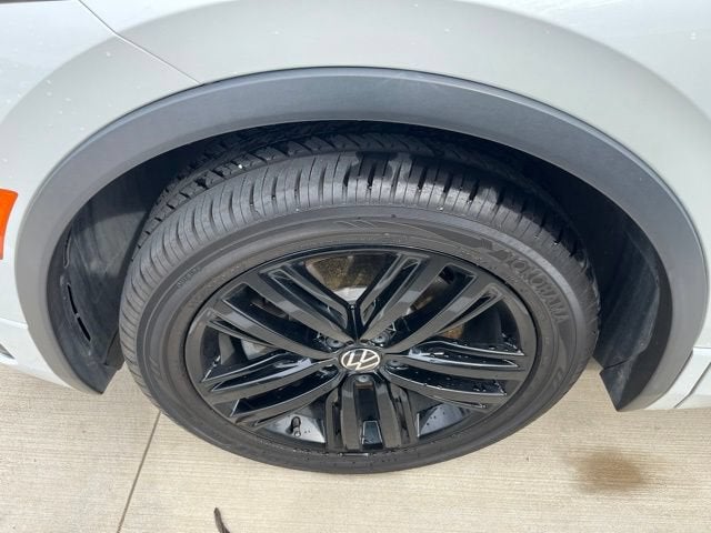 2022 Volkswagen Tiguan SE R-Line Black